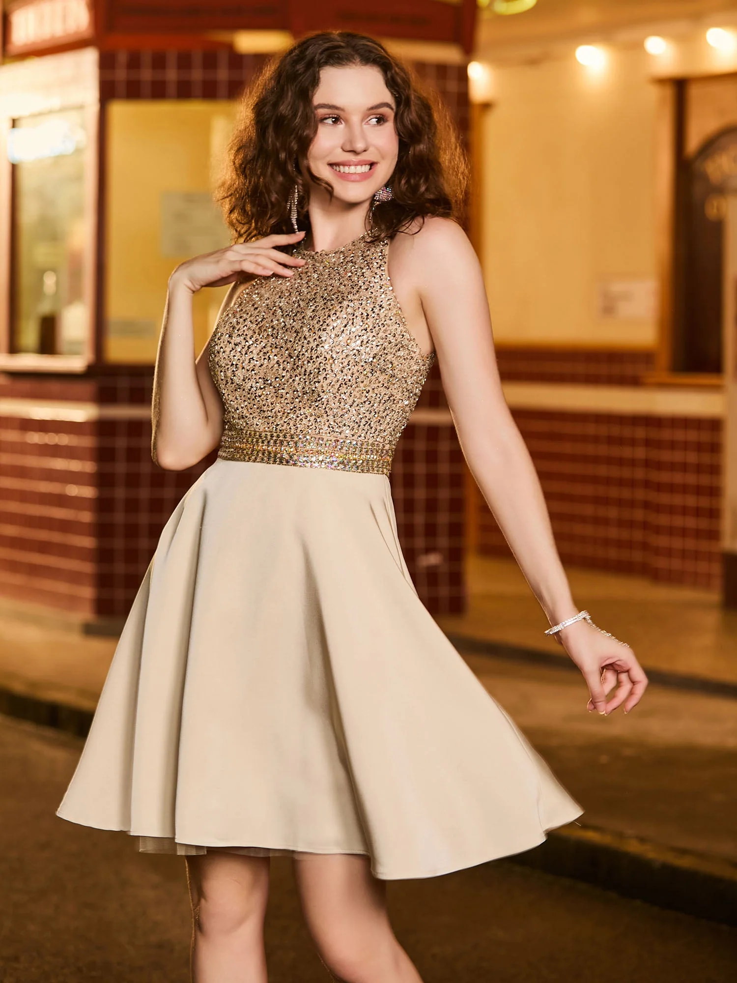 Ärmelloses Kurzes Chiffon-Ballkleid In A-Linie Mit Pailletten Champagner