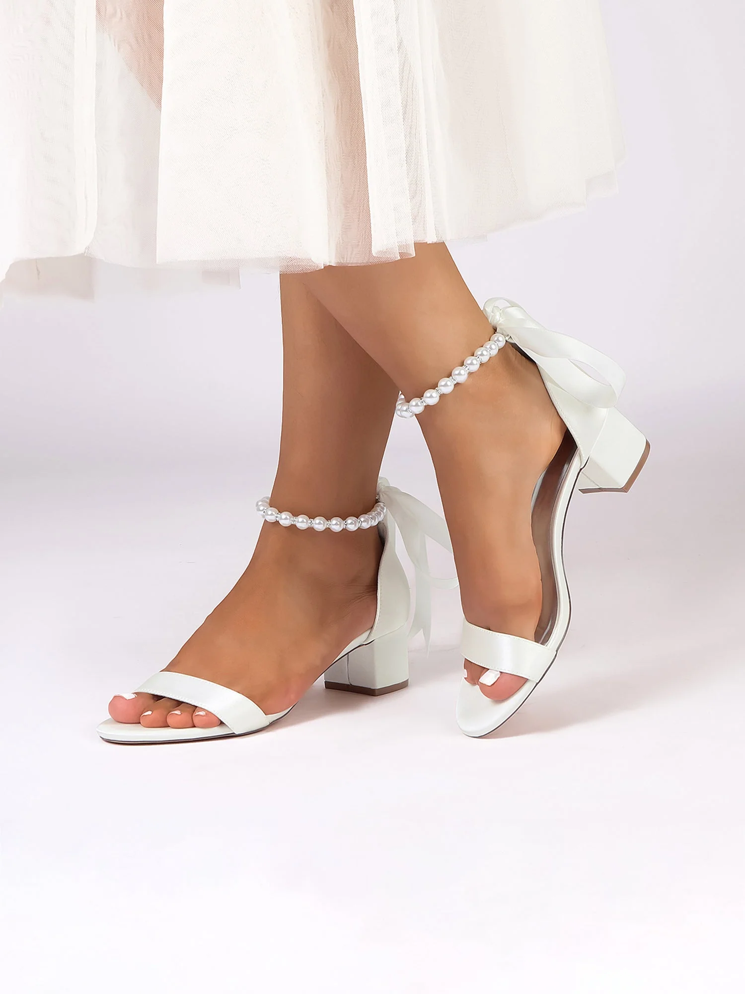 Sandalen mit Blockabsatz mit Perlenriemen und Schleife - Image 11