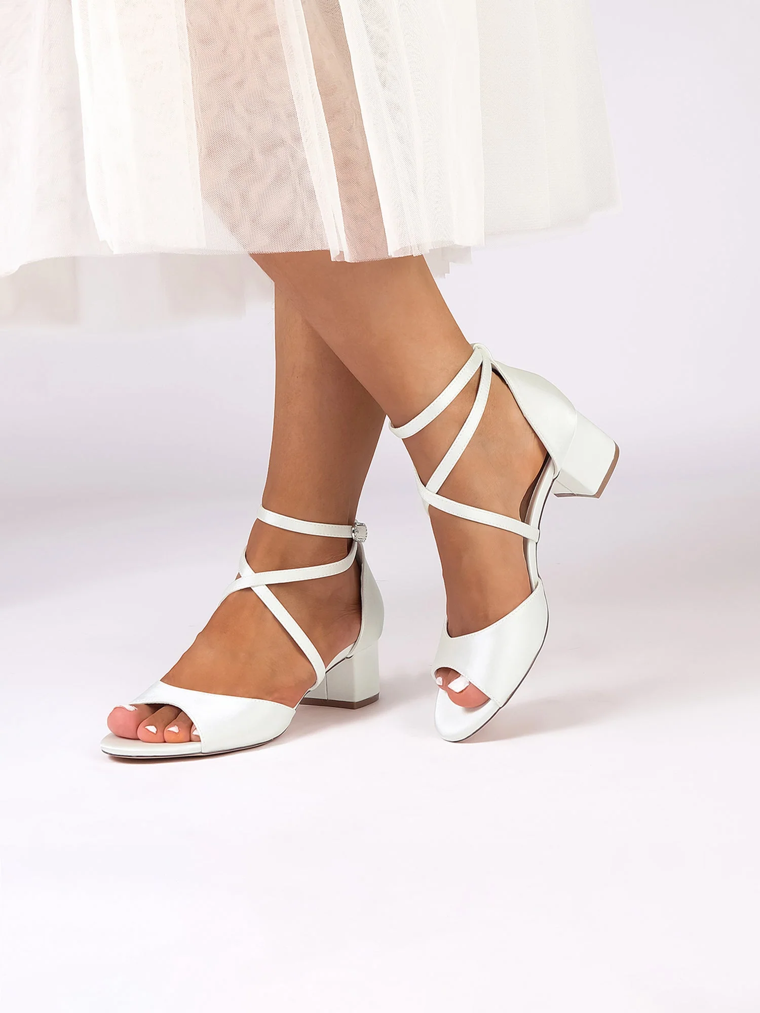 Sandalen mit Blockabsatz und überkreuzten Riemen - Image 10