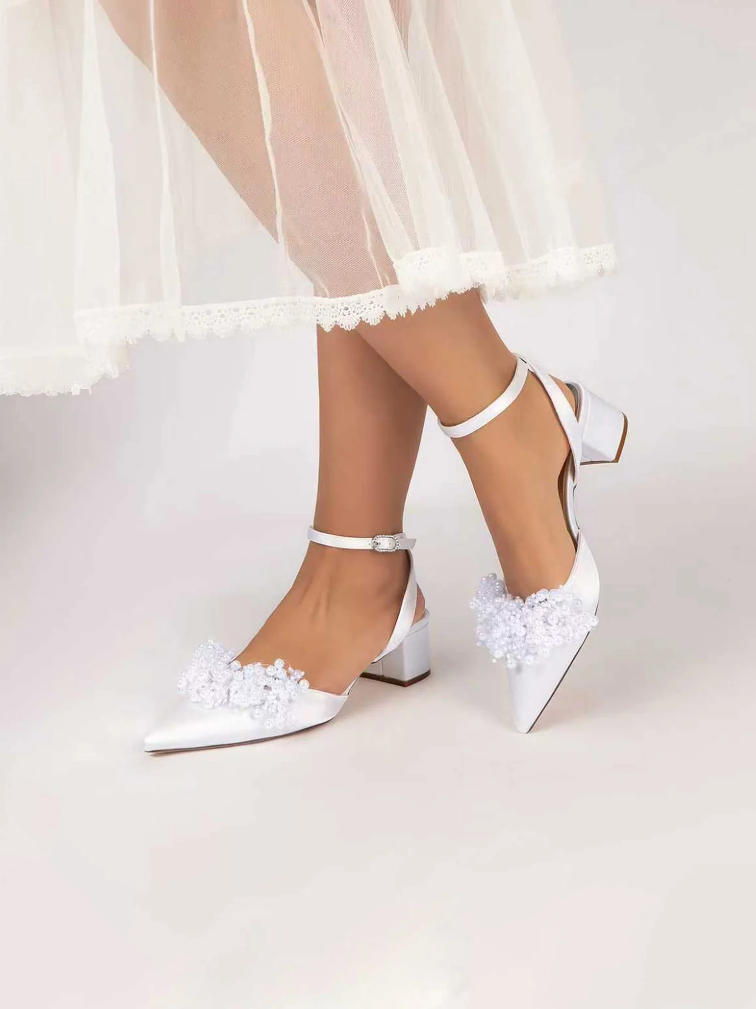 Satin Schuhe mit Perlenbesatz - Image 17