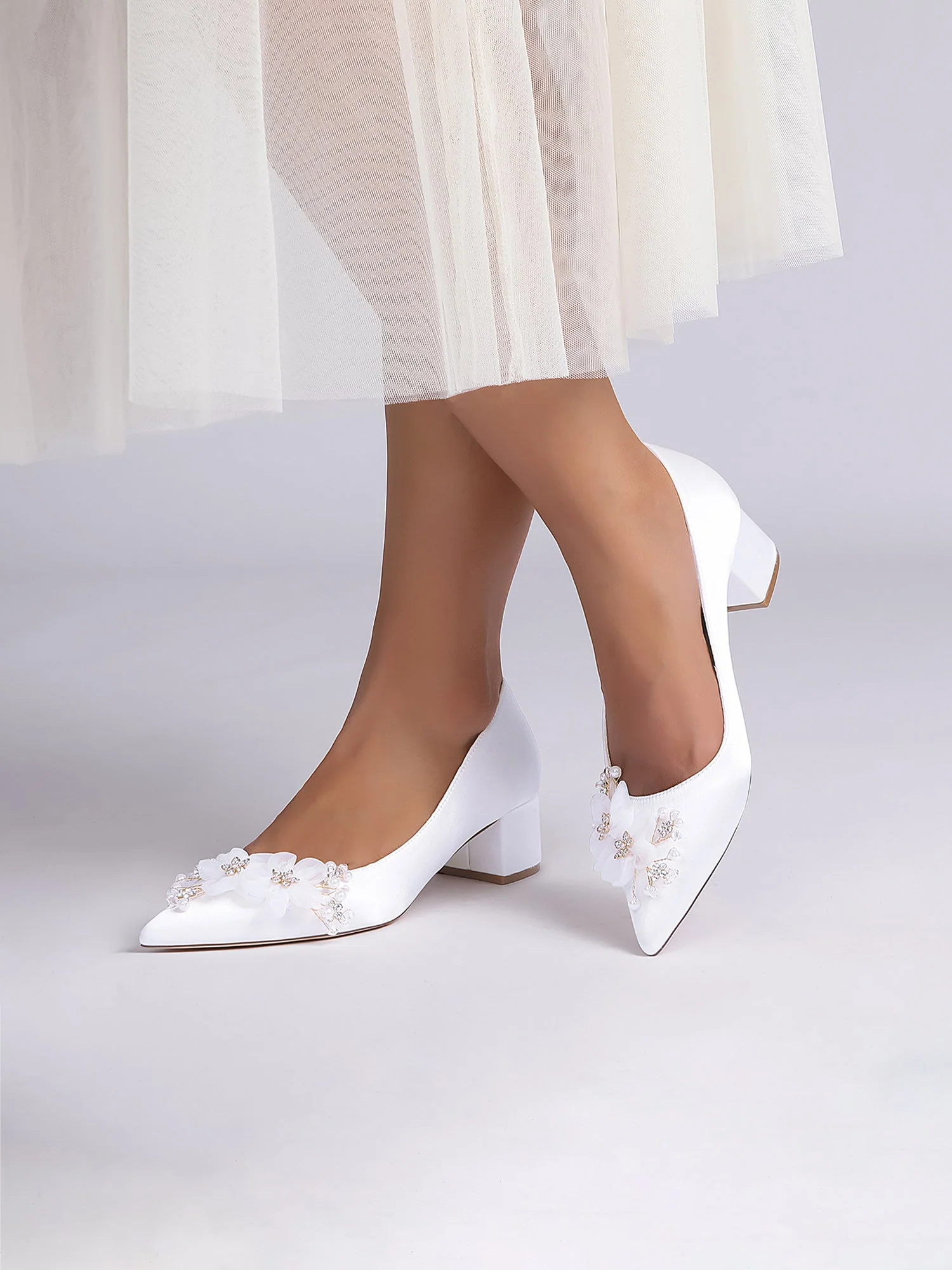 Pumps mit spitzer Kappe mit Blumen und Perlen - Image 19