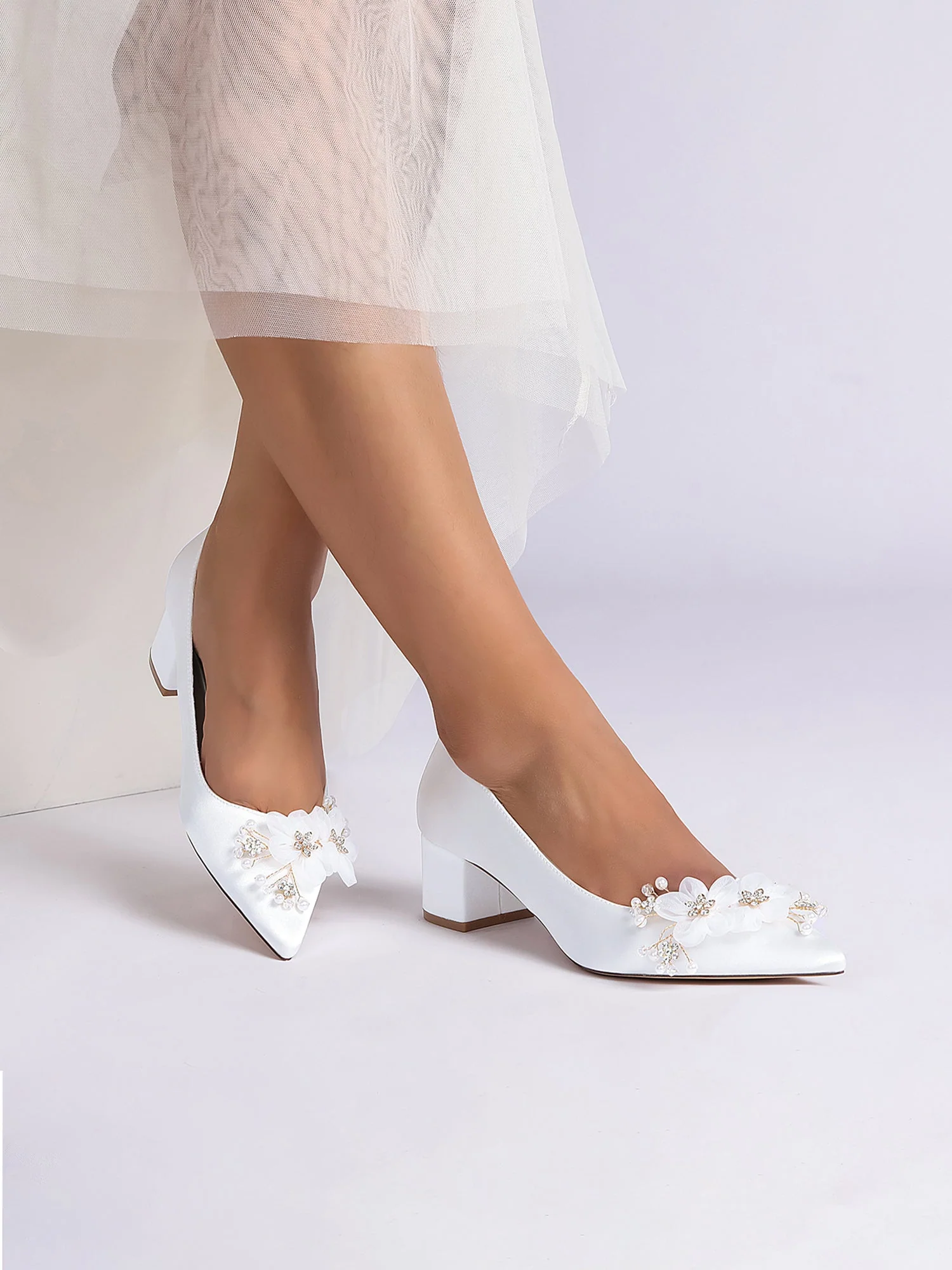 Pumps mit spitzer Kappe mit Blumen und Perlen - Image 20