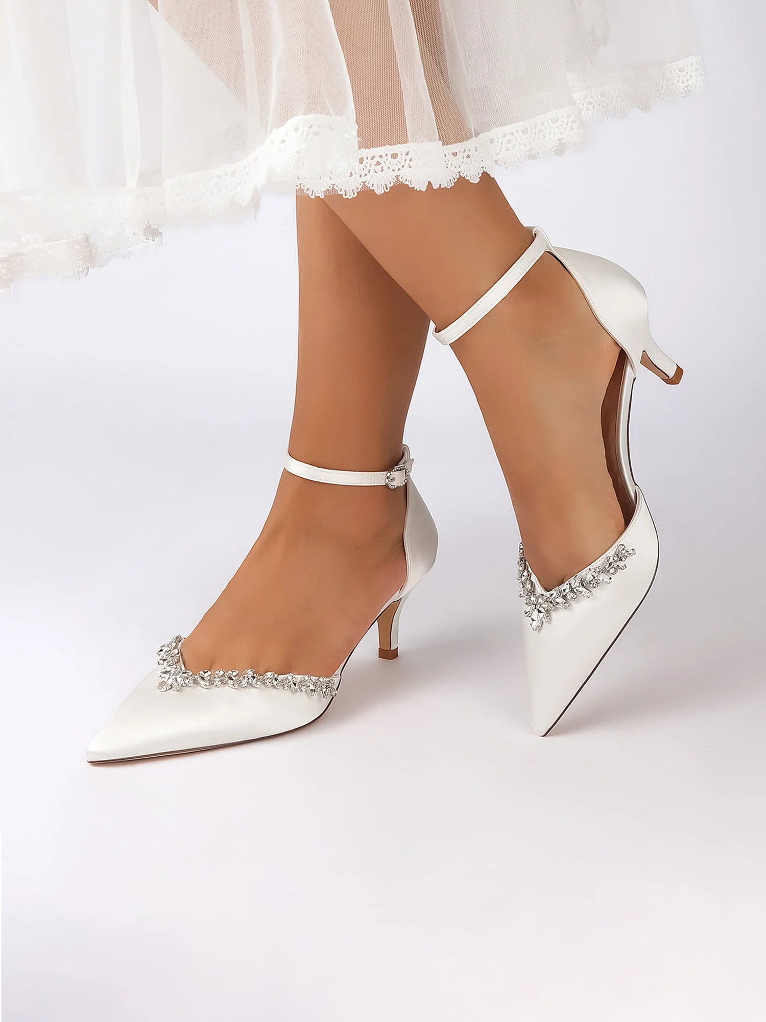 Glamouröse spitze Kitten-Heels mit Strass - Image 13