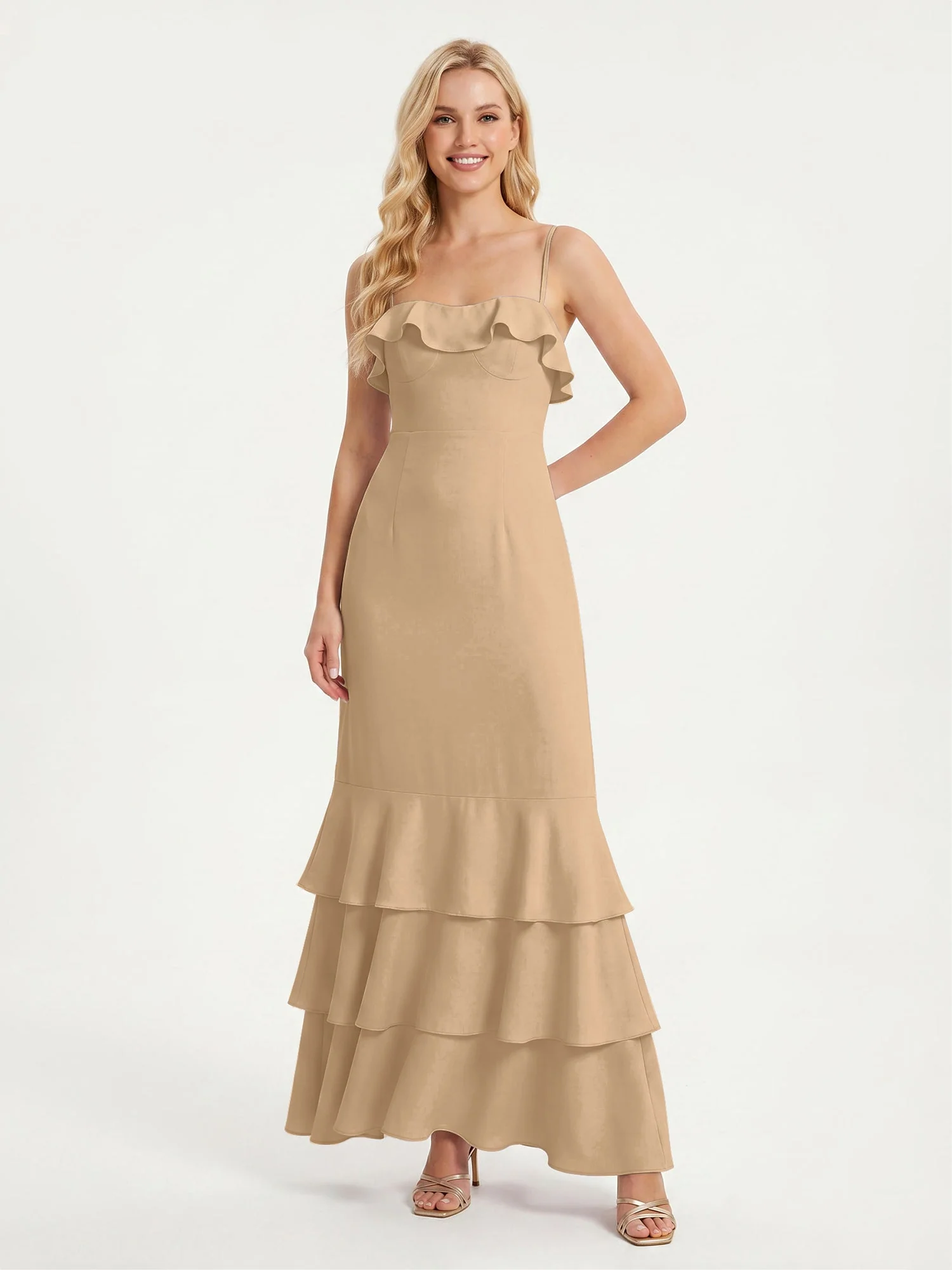 Maxikleid mit Spaghettiträgern und Gestuftem Rüschensaum Champagner