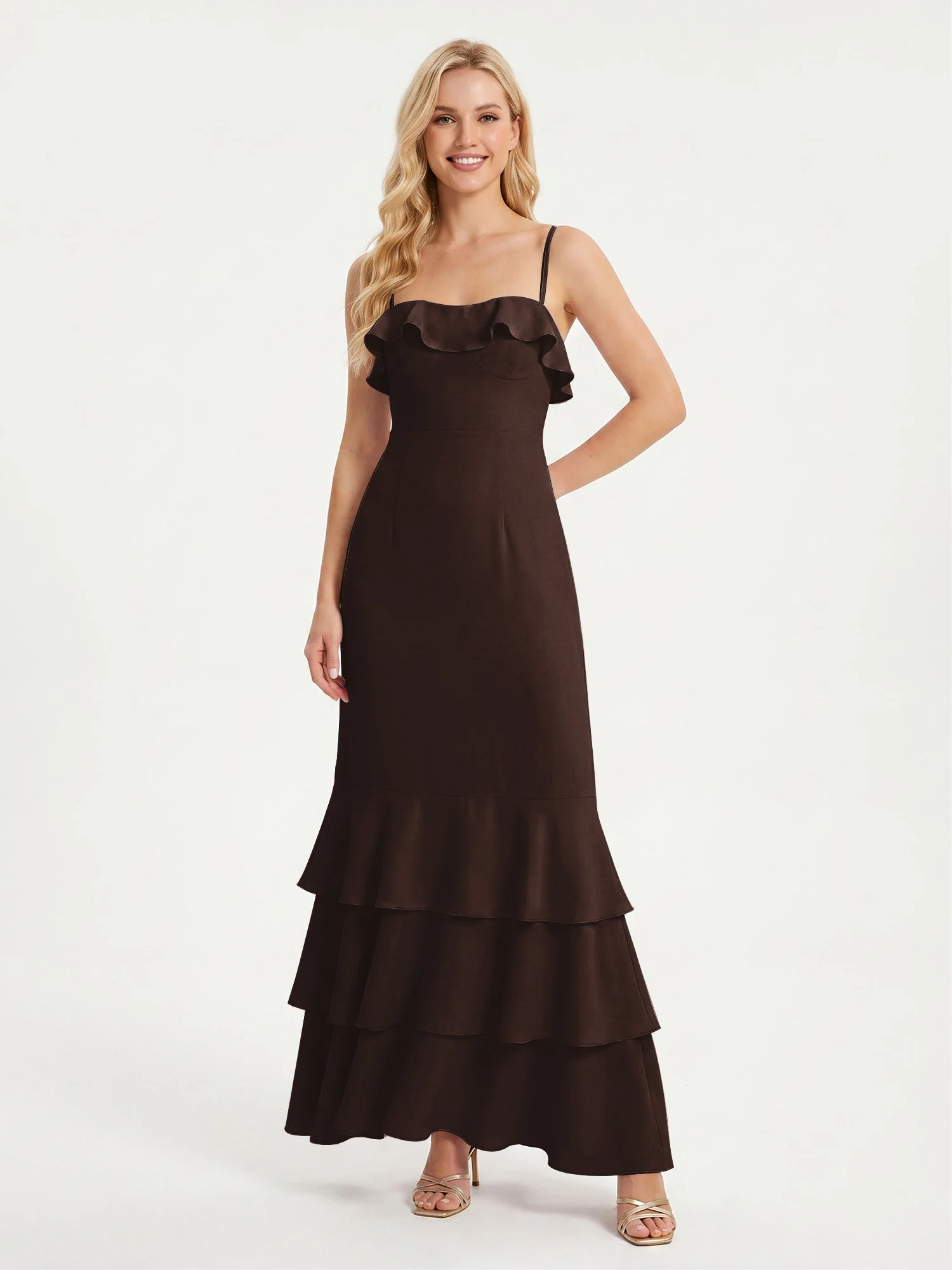 Maxikleid mit Spaghettiträgern und Gestuftem Rüschensaum Schokolade