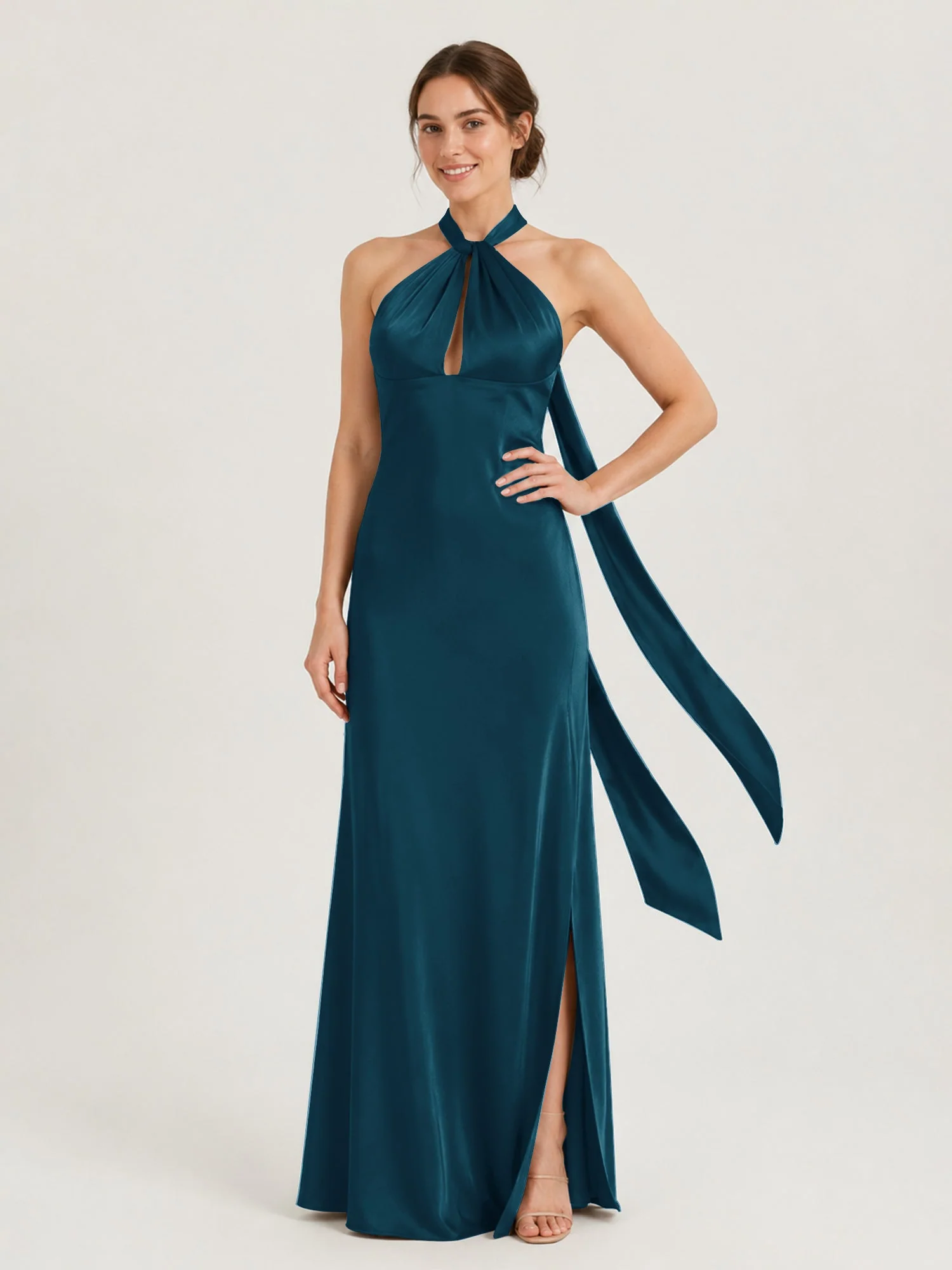 Satin Abendkleid mit Twist Neckholder und Keyhole Detail Tinte Blau