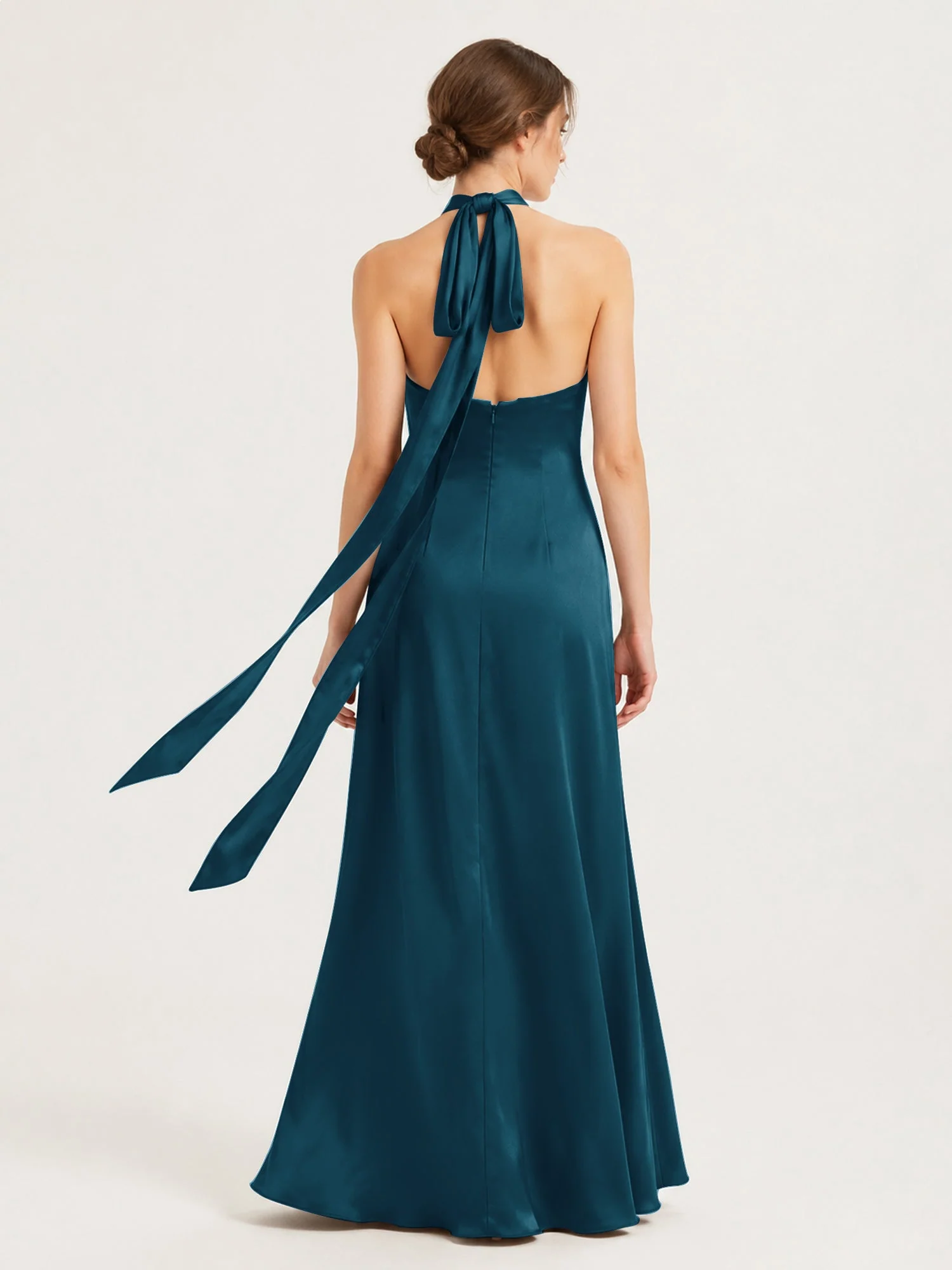 Satin Abendkleid mit Twist Neckholder und Keyhole Detail Tinte Blau - Image 2