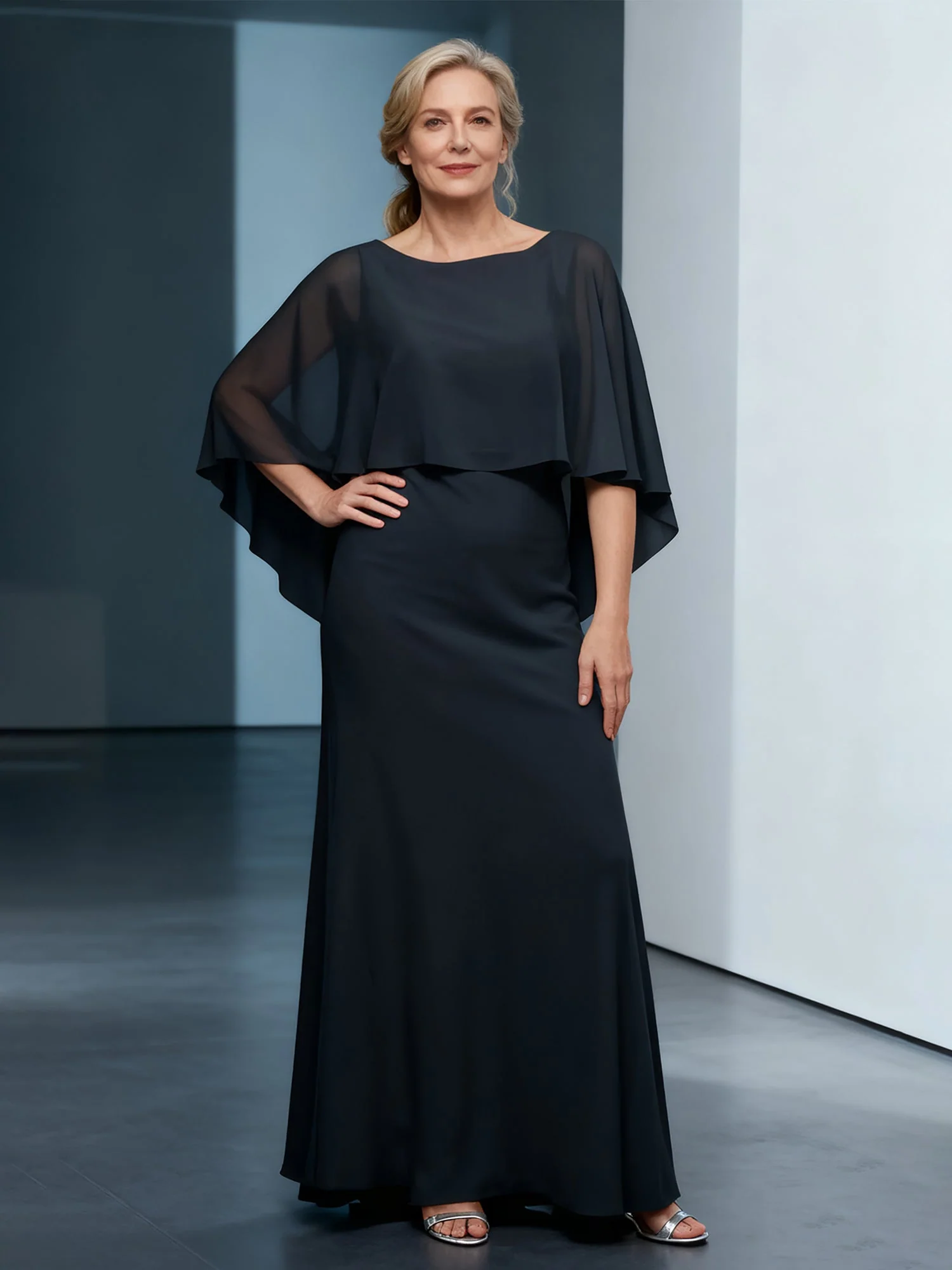 Bateau Ausschnitt Etui Bodenlang Kleid mit Cape Cabernet