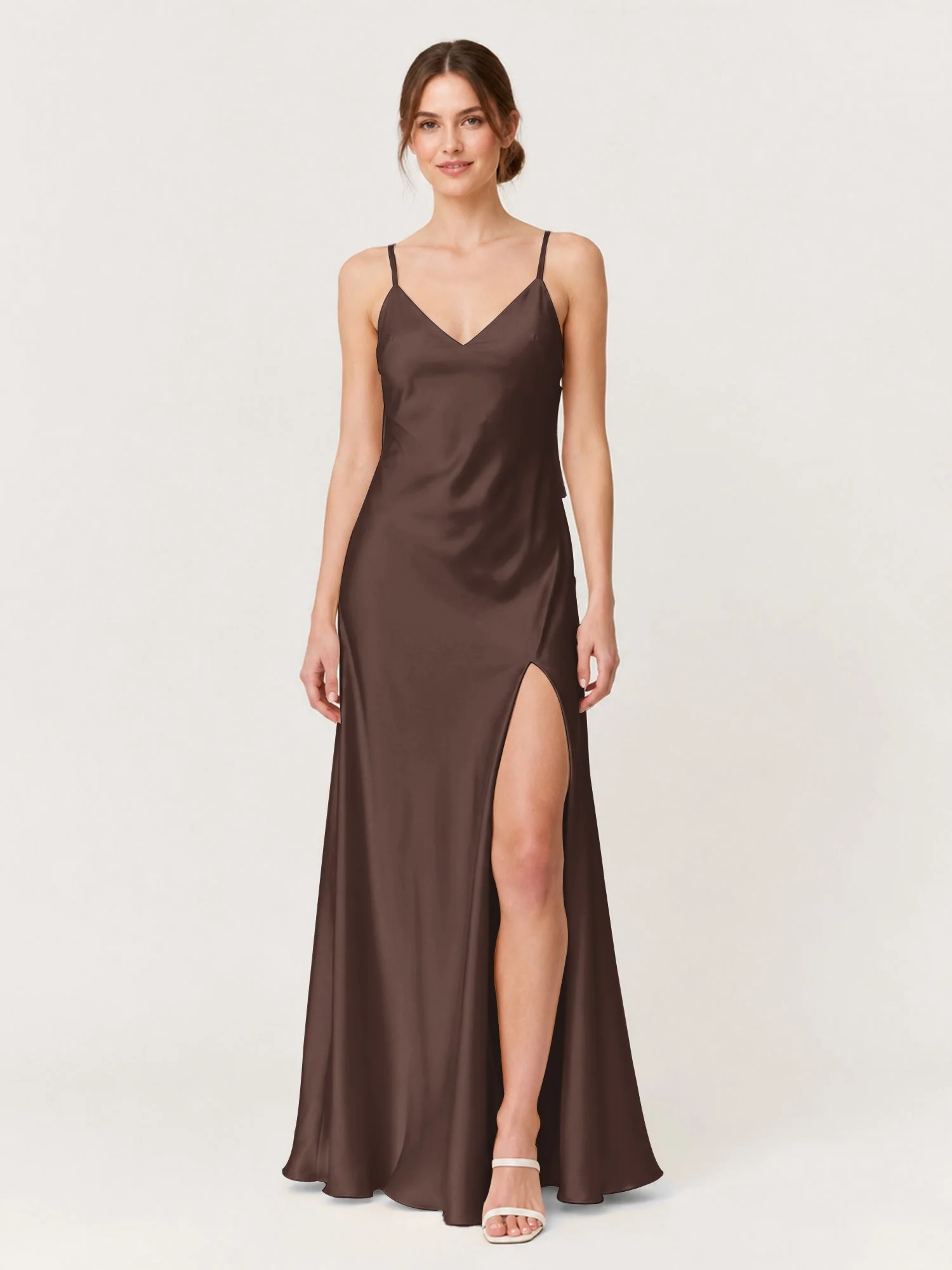 Satin Maxikleid mit Spaghettiträgern und Schleifendetail am Rücken Schokolade