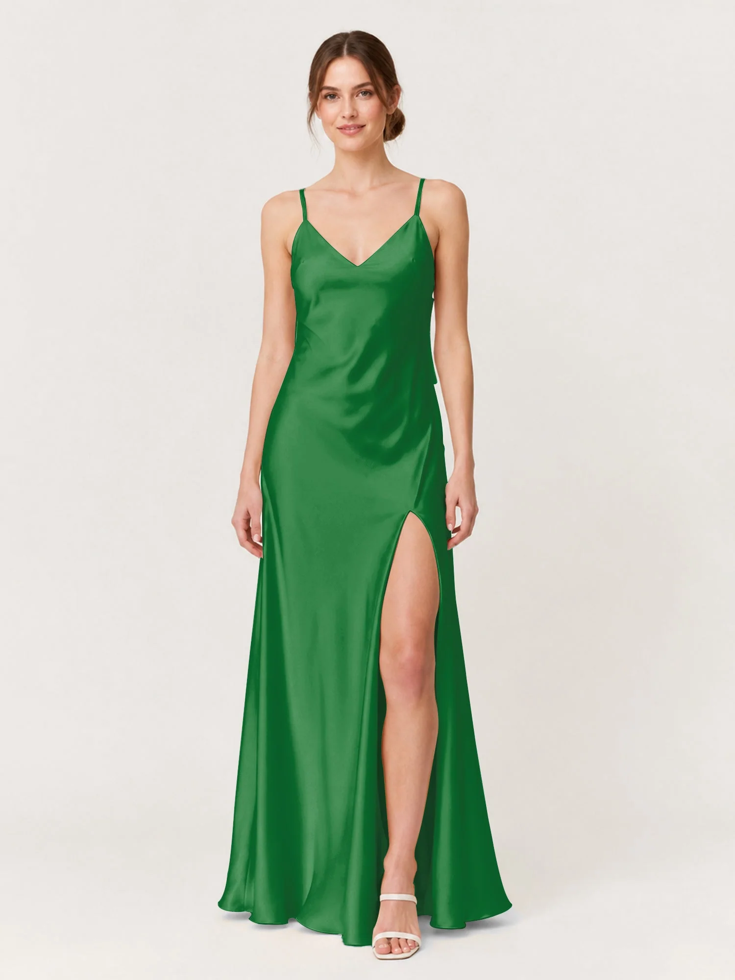 Satin Maxikleid mit Spaghettiträgern und Schleifendetail am Rücken Smaragd