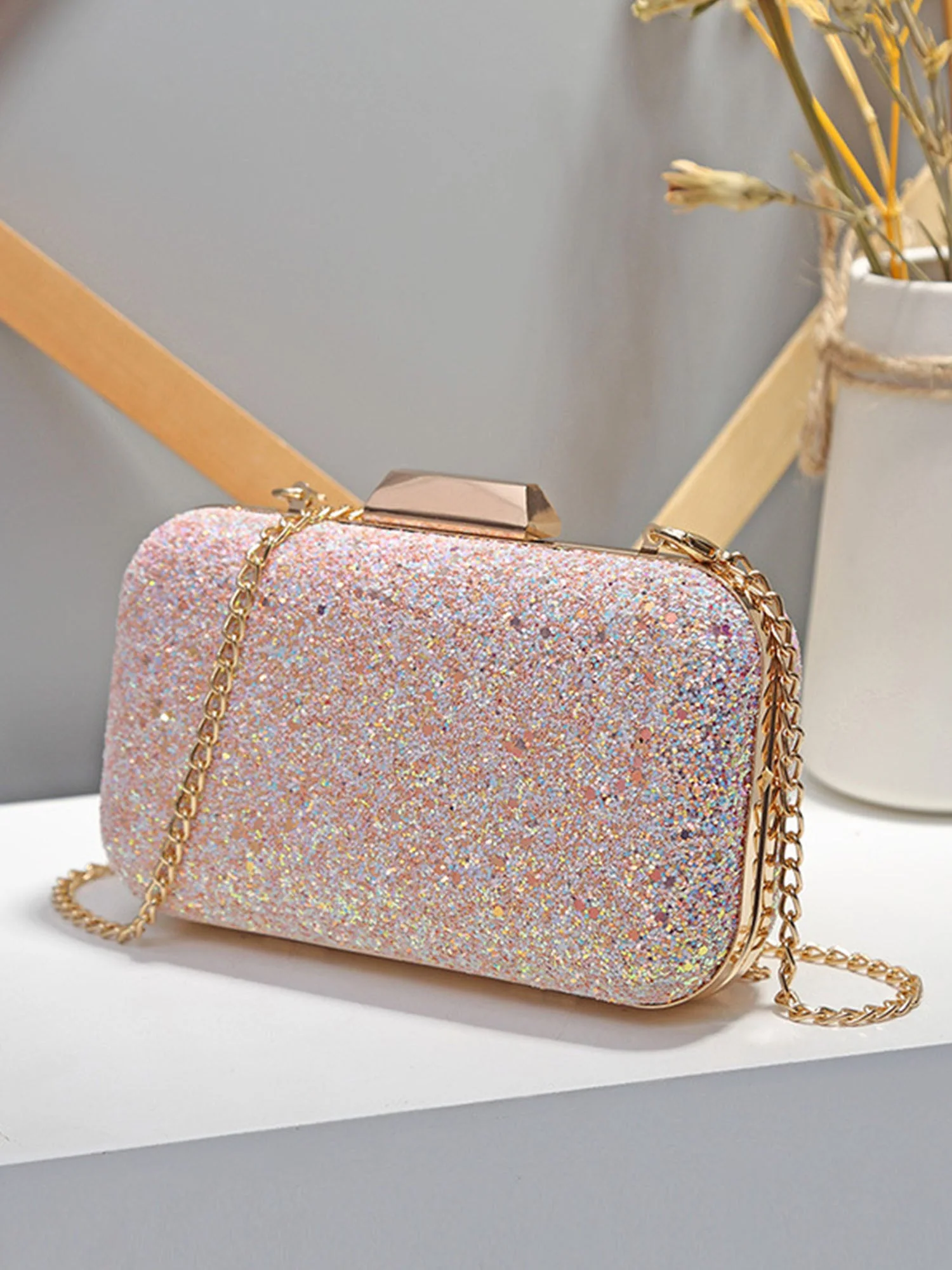 Glitzernde matte Clutch mit eckiger Kette - Image 5