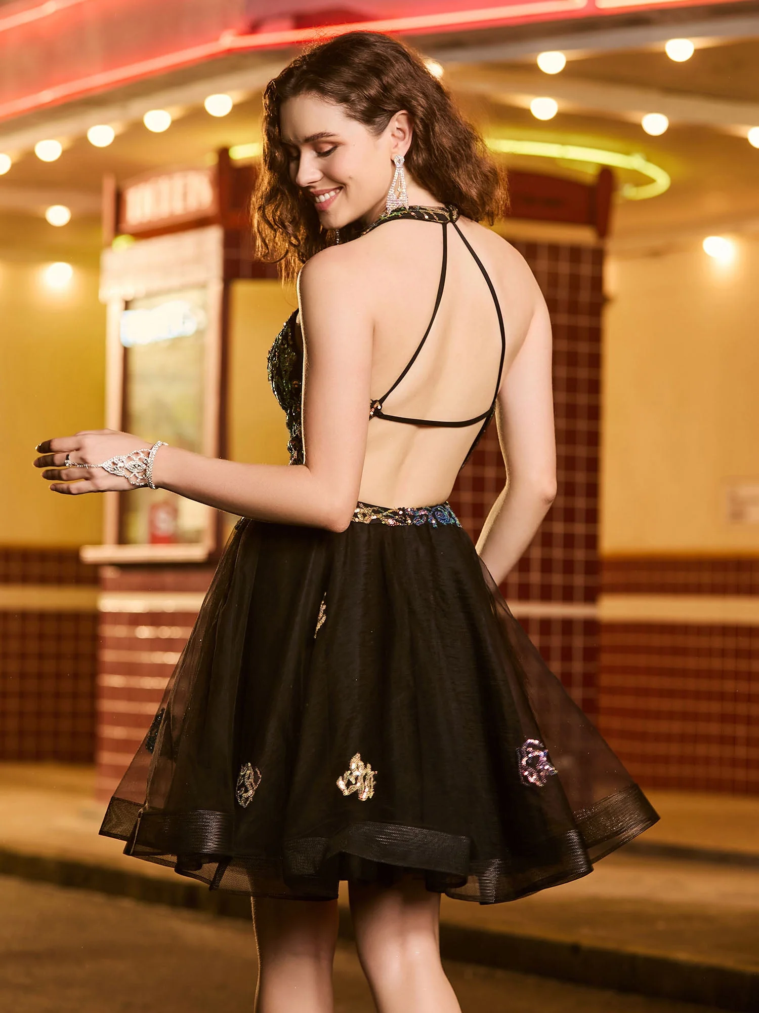 Glitzerndes Neckholder-Pailletten Ärmelloses Kurzes Ballkleid Schwarz - Image 2