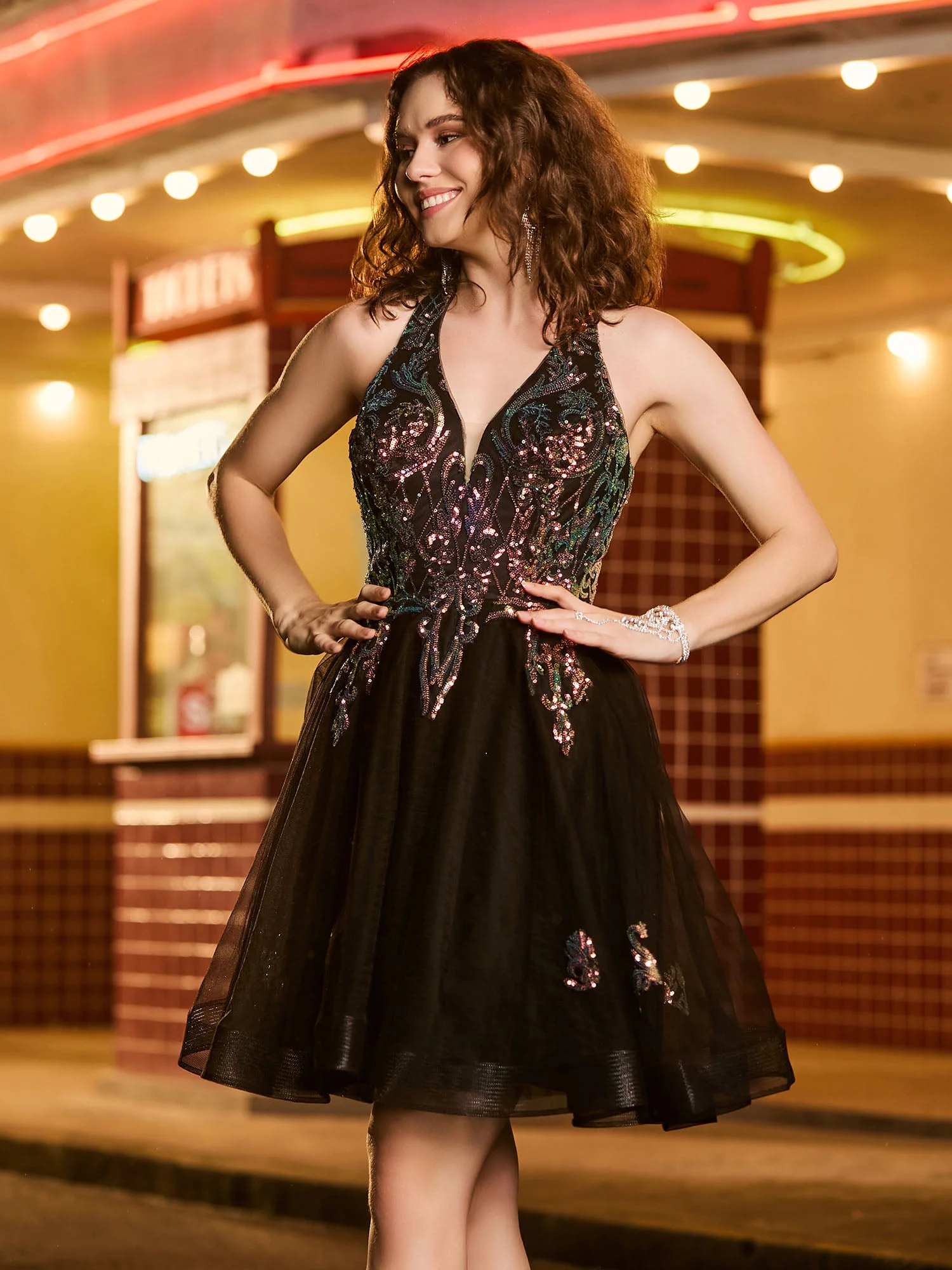 Glitzerndes Neckholder-Pailletten Ärmelloses Kurzes Ballkleid Schwarz - Image 4