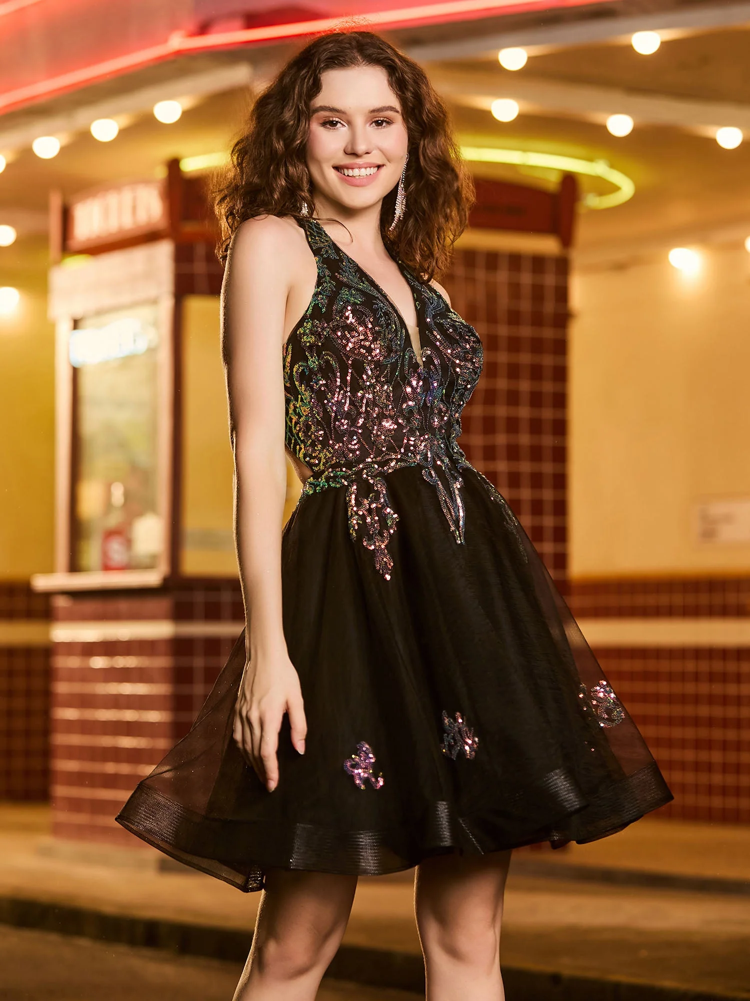 Glitzerndes Neckholder-Pailletten Ärmelloses Kurzes Ballkleid Schwarz - Image 5