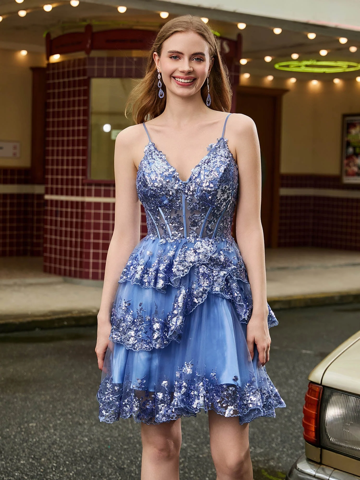 Glitzerndes V-Ausschnitt Spaghettiträger Stufen-Kurzkleid Periwinkleblau - Image 4