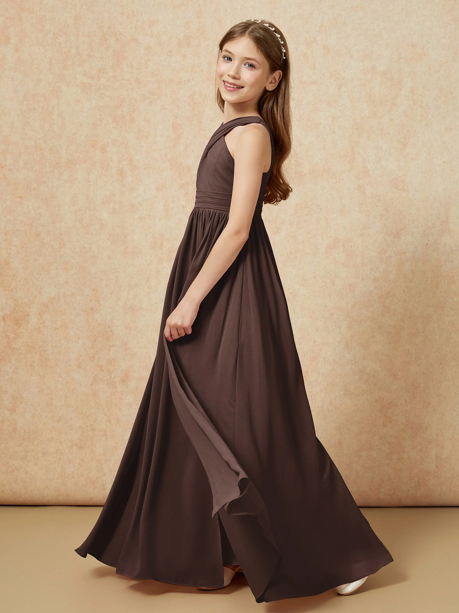 Griechischer Ausschnitt Chiffon Junge Brautjungfernkleider mit Schlitz Schokolade - Image 3