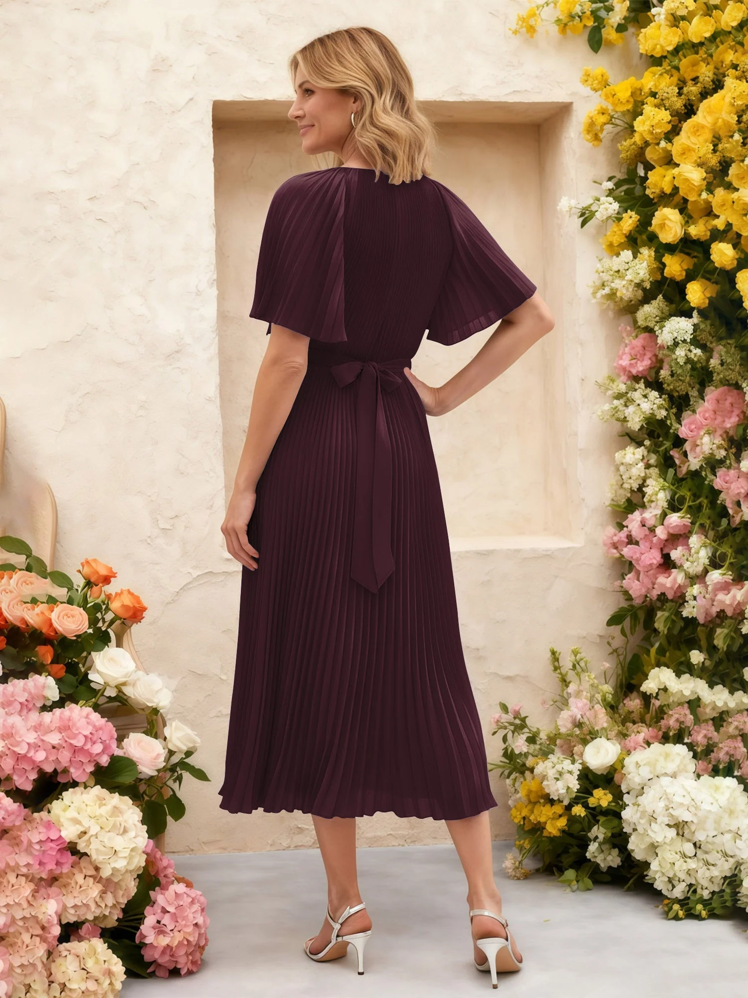Chiffon Plissee Midi Kleid mit Blumen Taille Detail Cabernet - Image 2