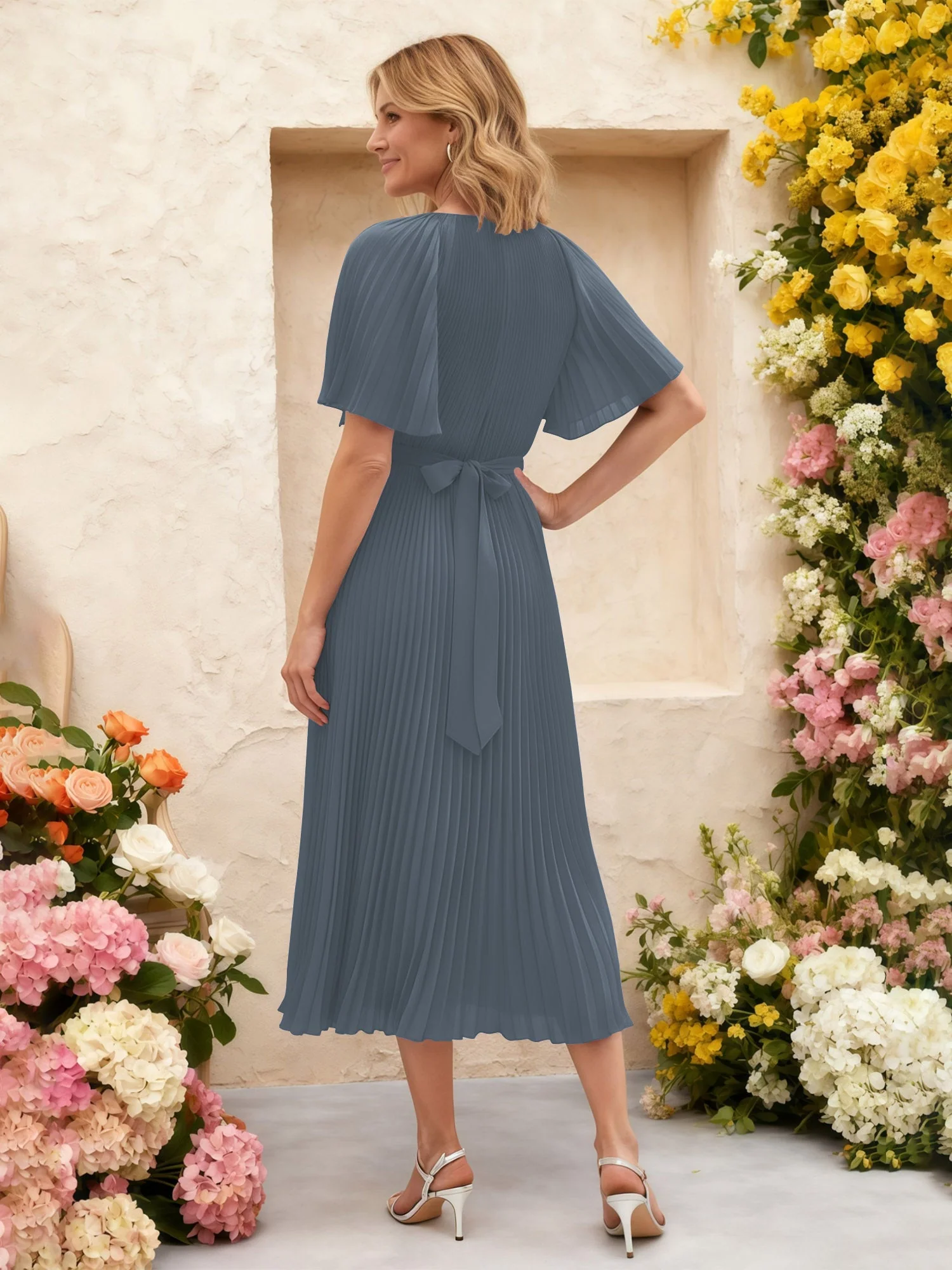 Chiffon Plissee Midi Kleid mit Blumen Taille Detail Schiefer Blau - Image 2