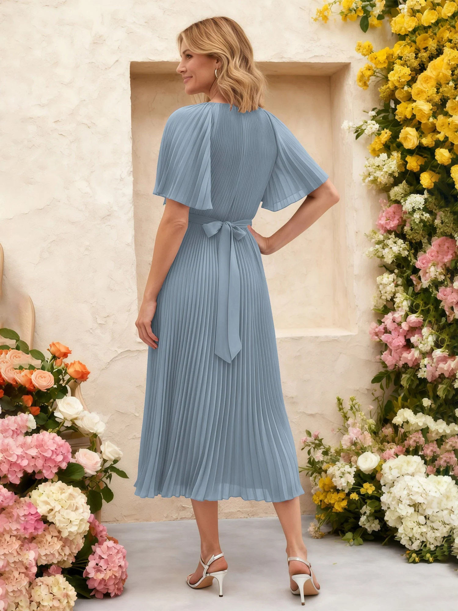 Chiffon Plissee Midi Kleid mit Blumen Taille Detail Staubiges Blau - Image 2