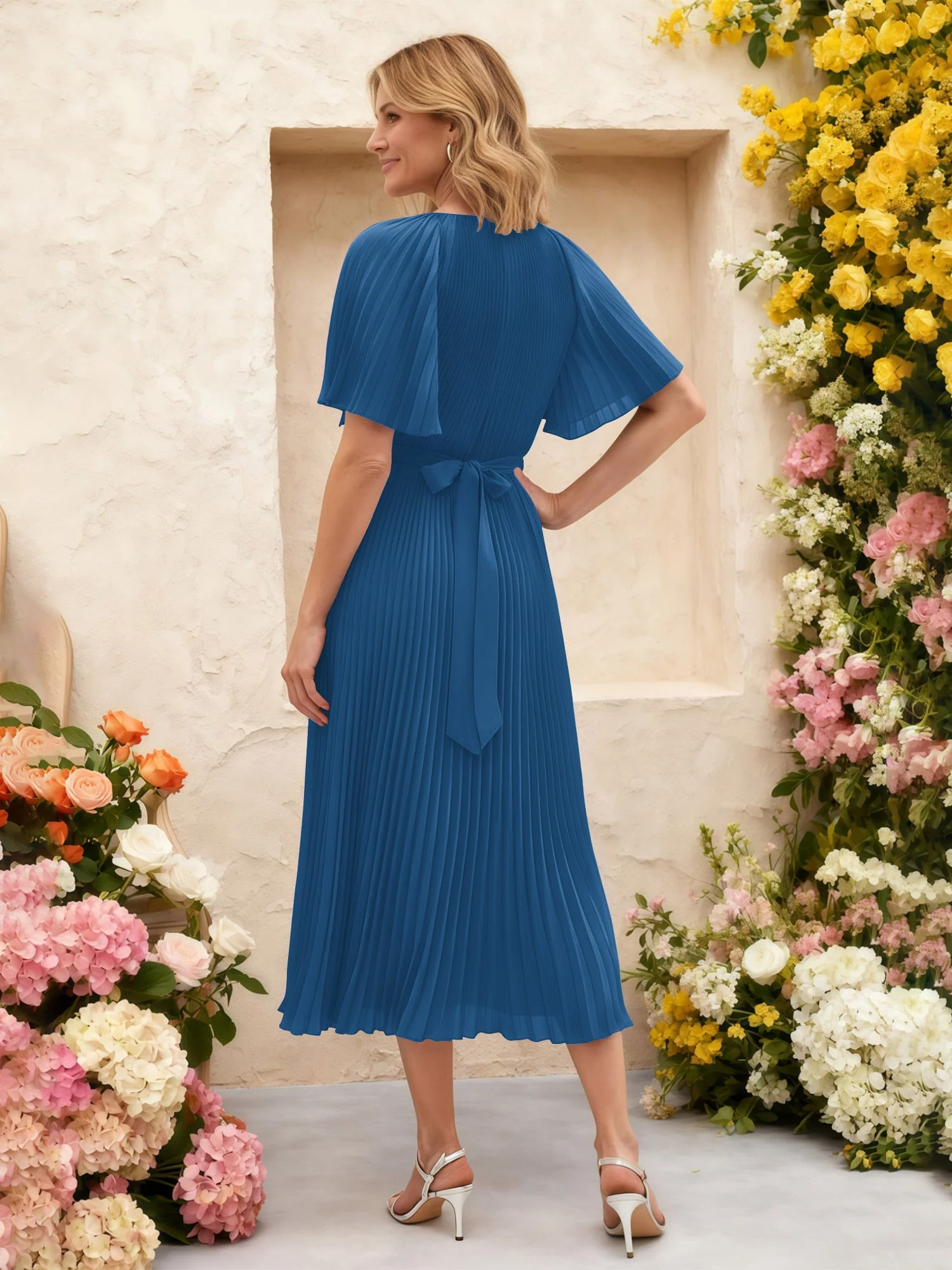 Chiffon Plissee Midi Kleid mit Blumen Taille Detail Tinte Blau - Image 2