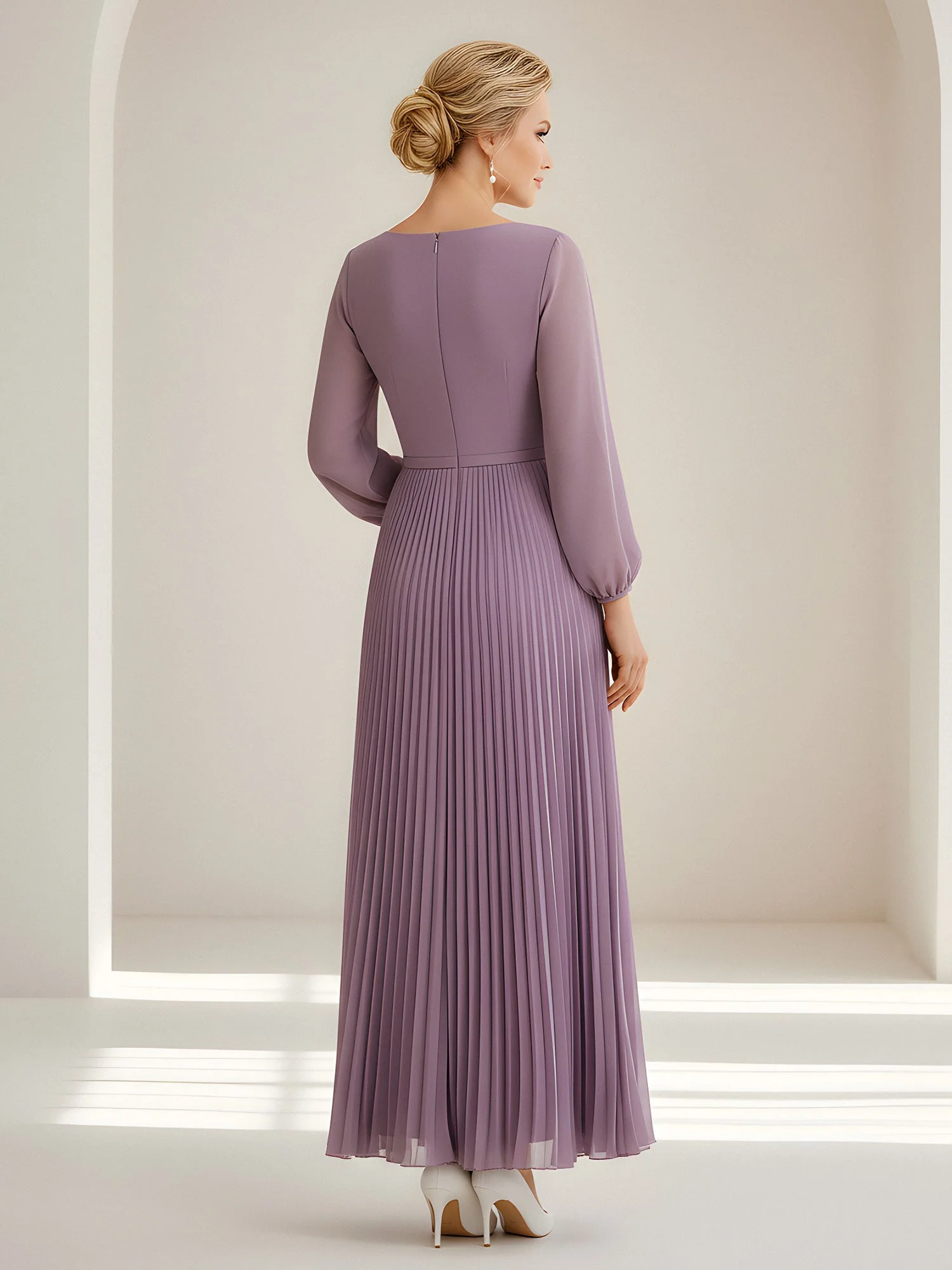 Plissiertes Abendkleid mit floralem Akzent und transparenten Ärmeln Lila - Image 2