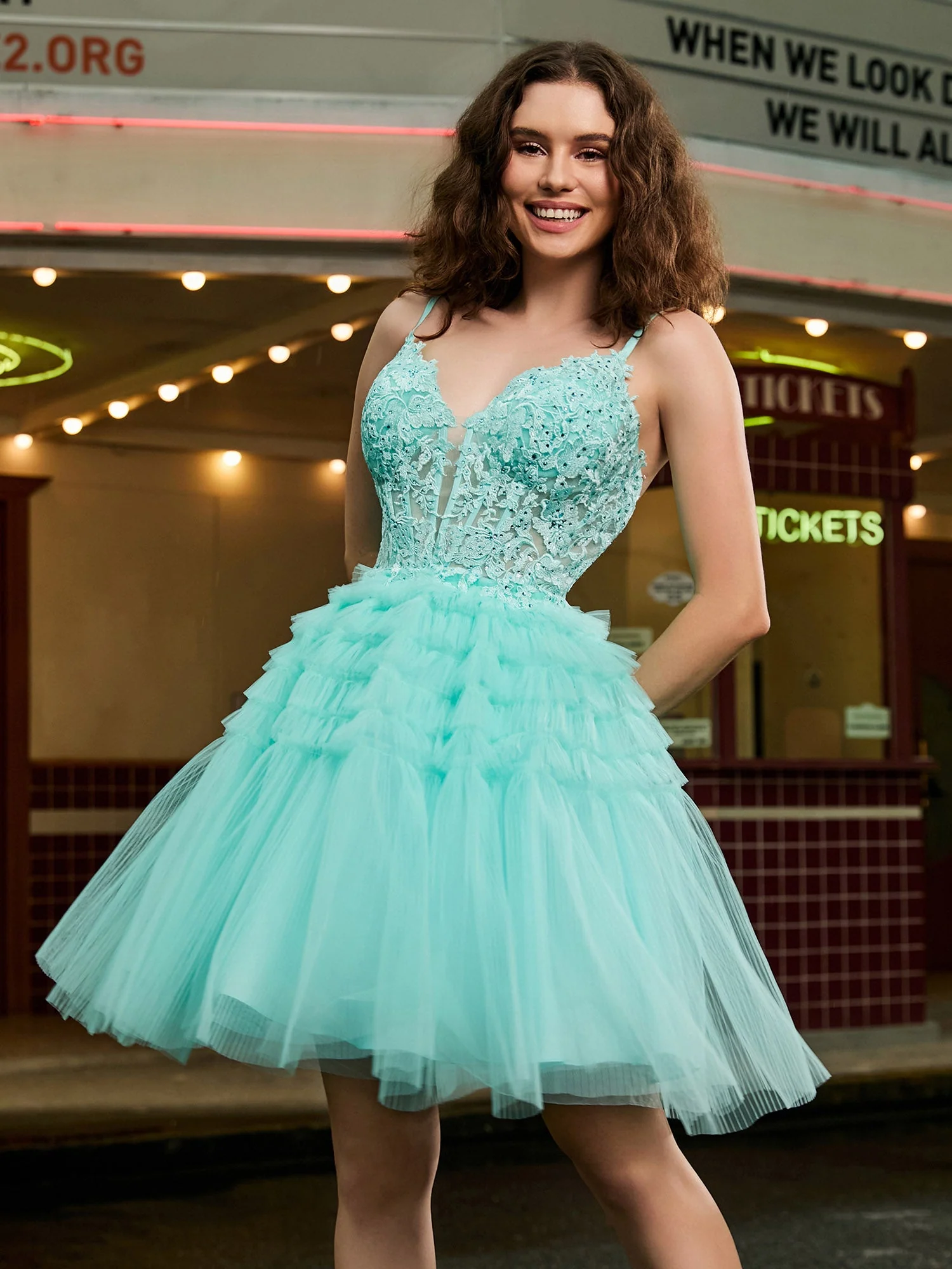Kleid mit Korsett-Oberteil und gestufter Tüll-Silhouette Spa - Image 4