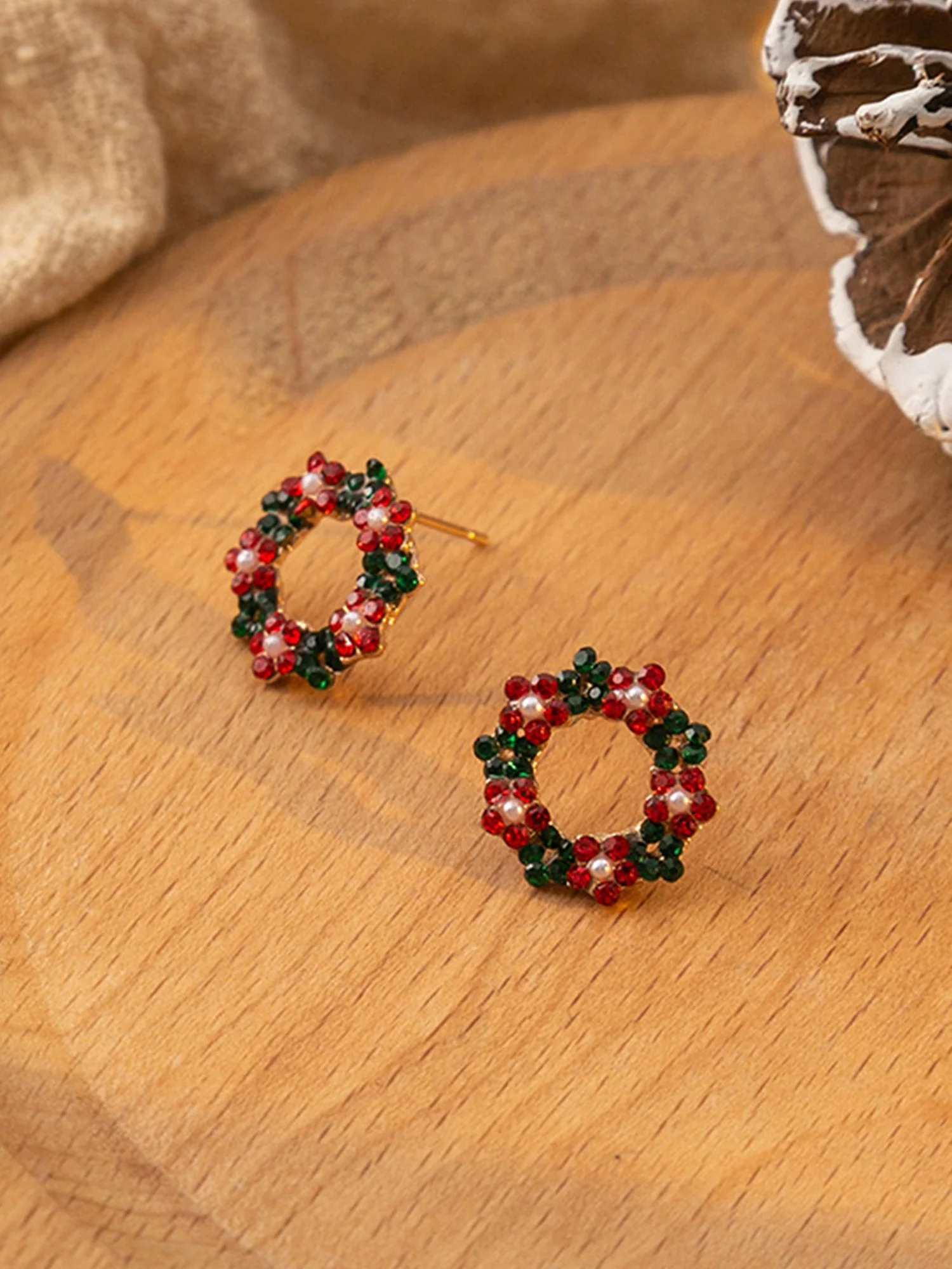 Kranz Kontrastfarbe Weihnachts Runde Perlen Stecker Ohrringe - Image 3