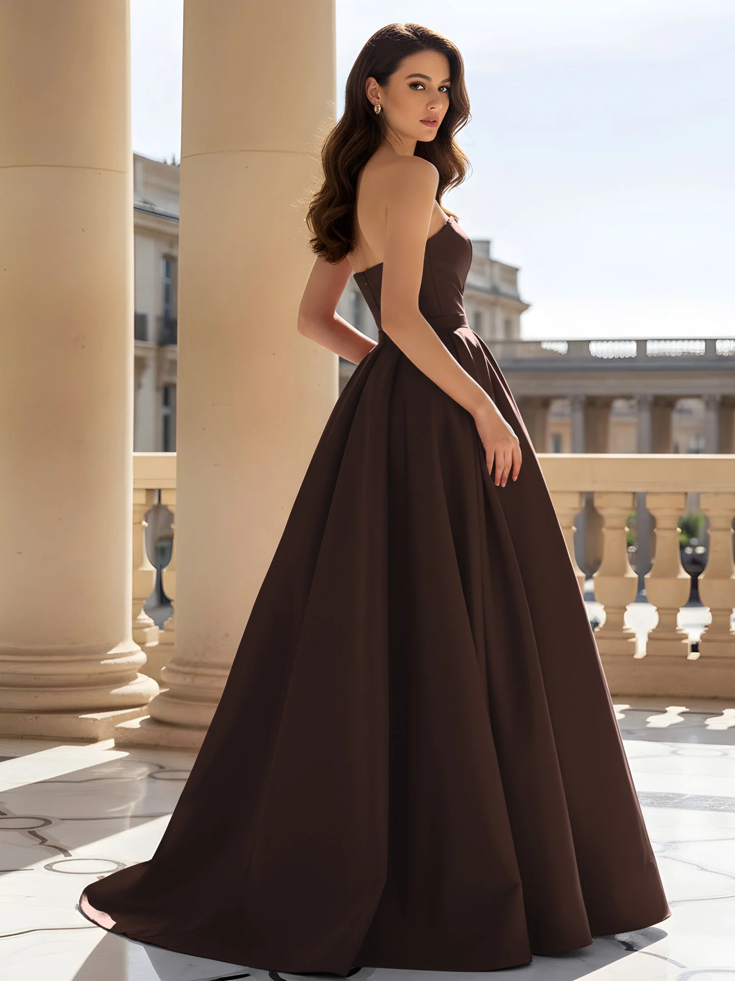 Trägerlos Strukturiert Satin Ballkleid mit Gürtel Detail Schokolade - Image 2