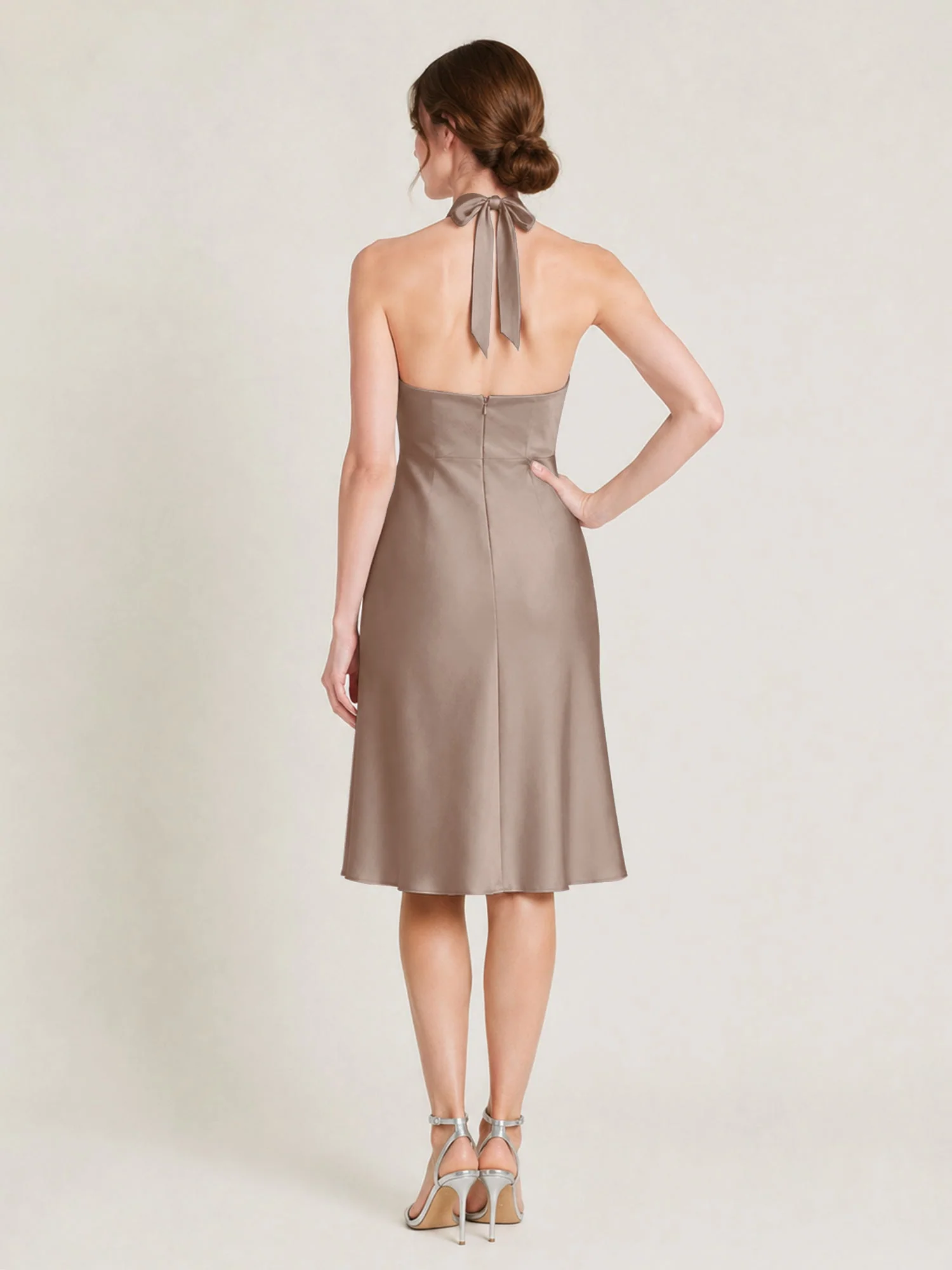 Knielanges Satin A-Linien Kleid mit Offenem Rücken Taupe - Image 2