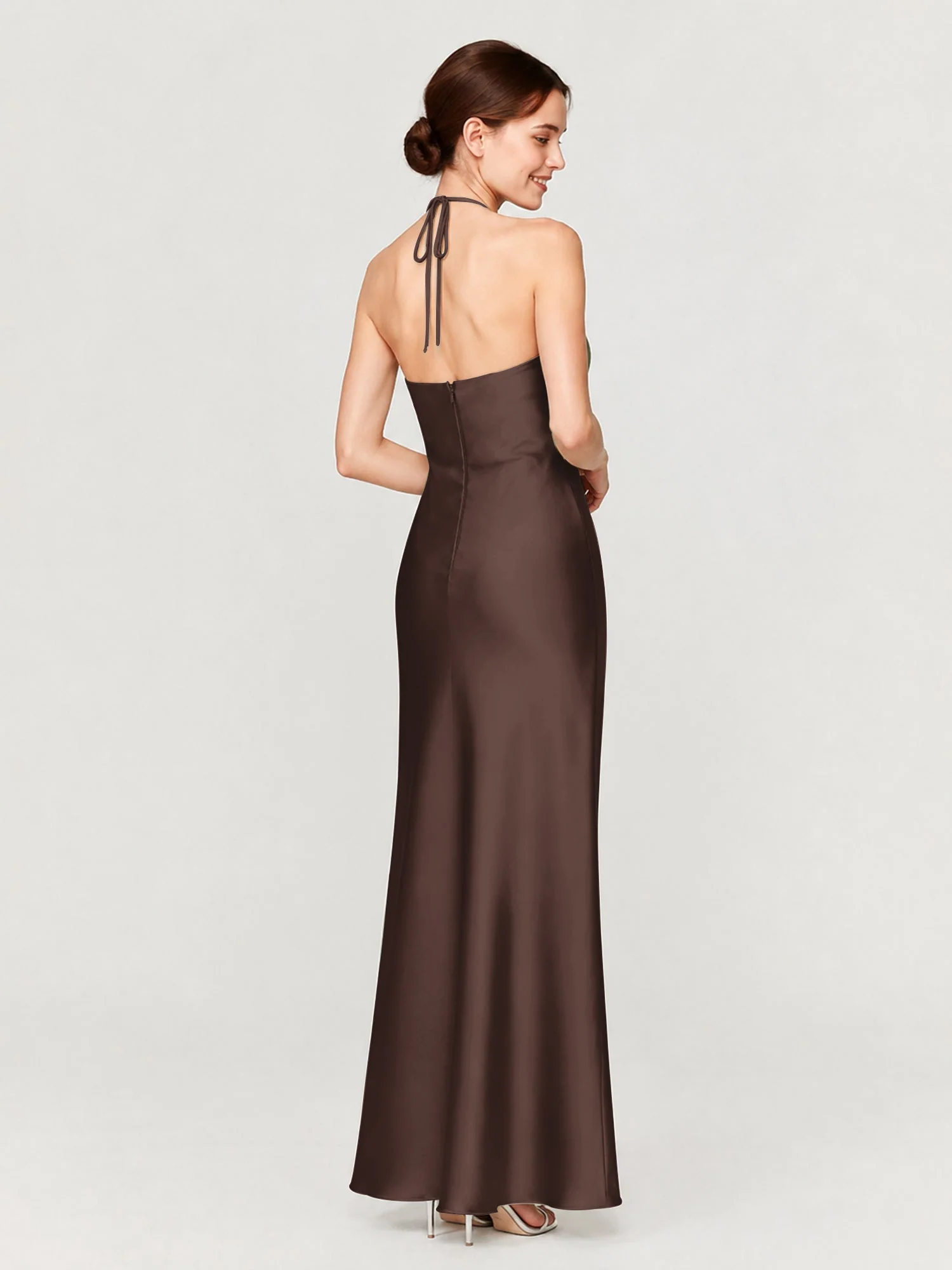 Satin Abendkleid Mit Gerafftem Neckholder Und Schrägem Rock Schokolade - Image 2