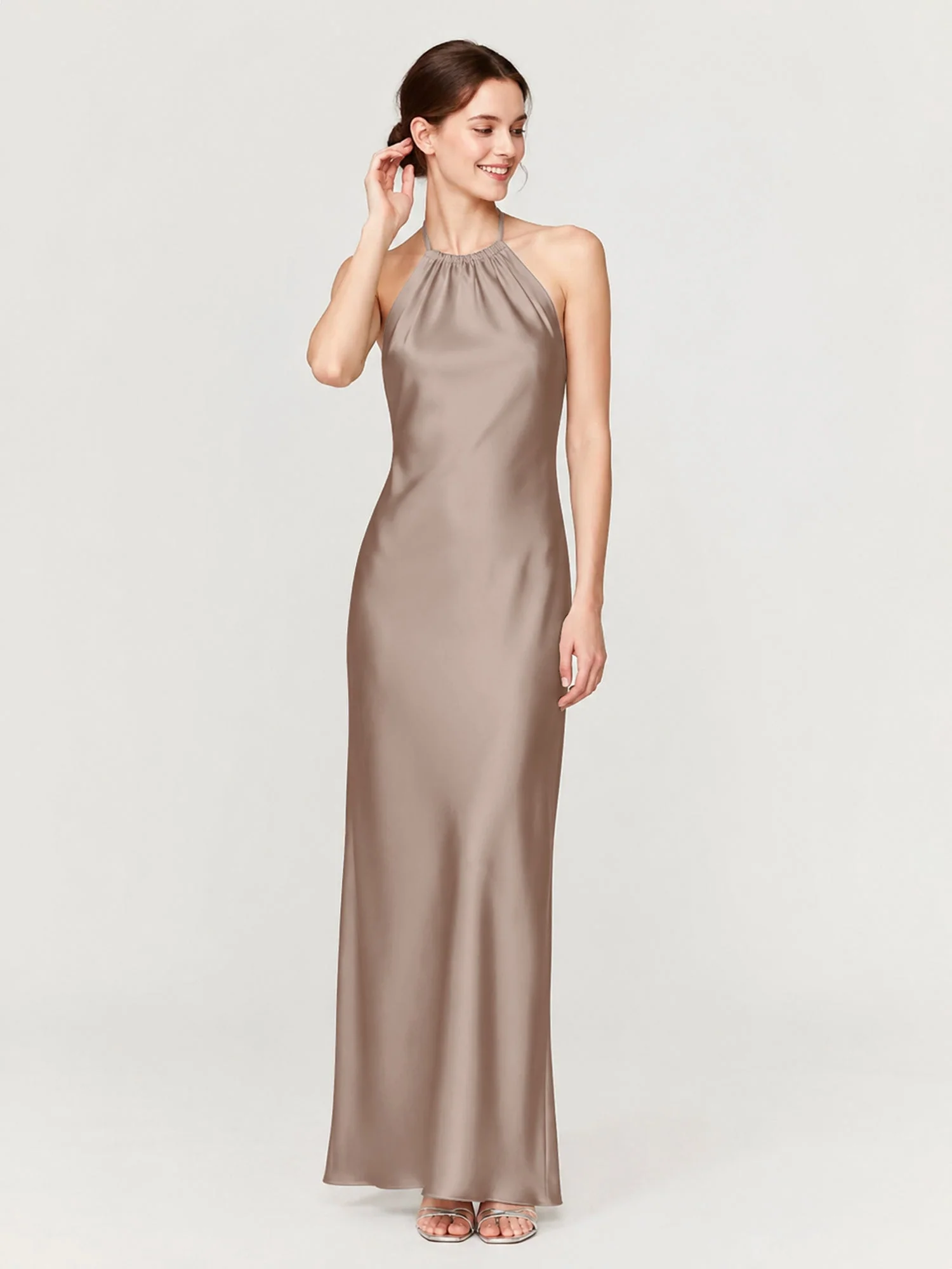 Satin Abendkleid Mit Gerafftem Neckholder Und Schrägem Rock Taupe