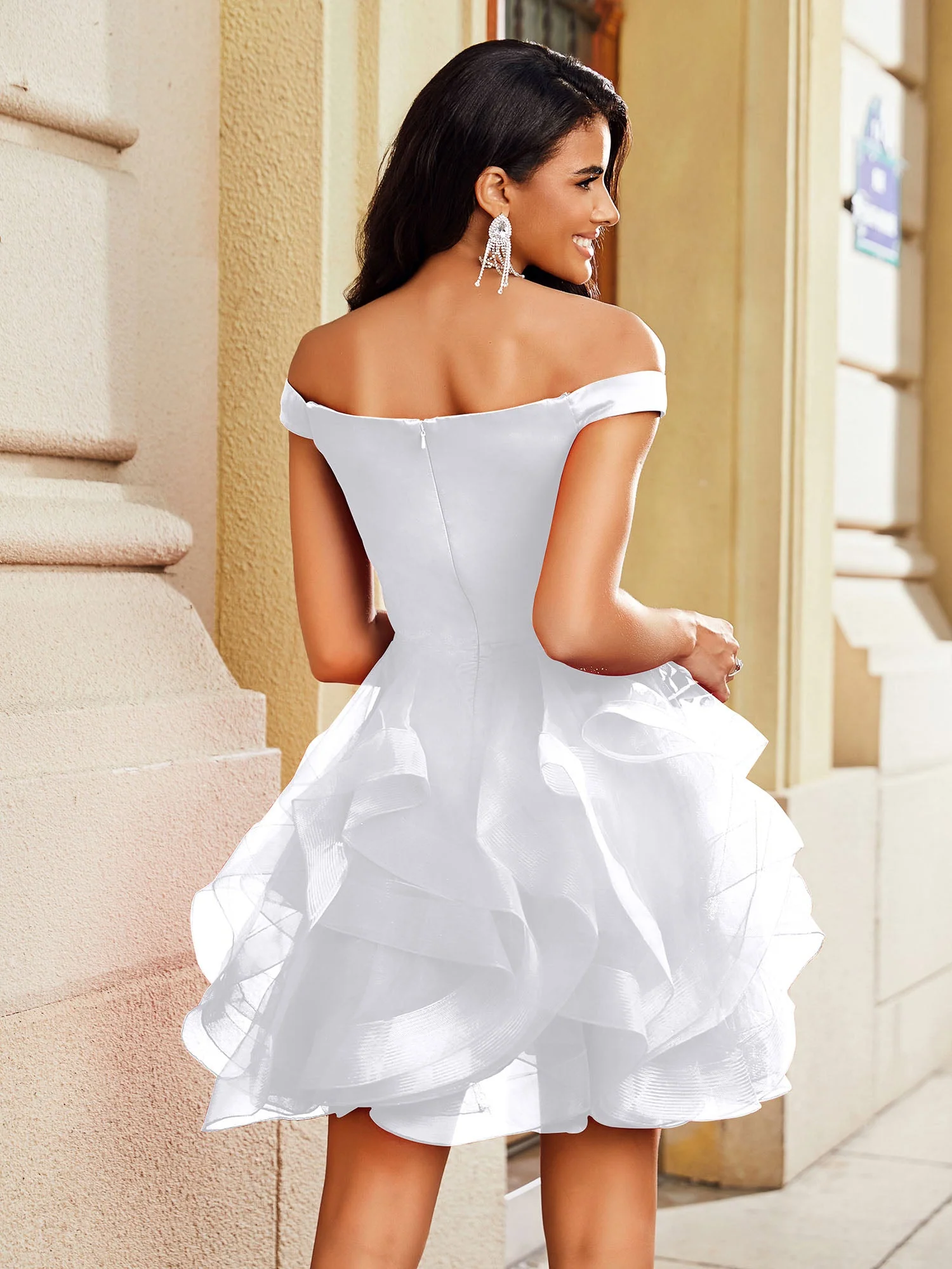 Schulterfreies Kurzes Rüschen Satin Cocktailkleid Weiß - Image 2