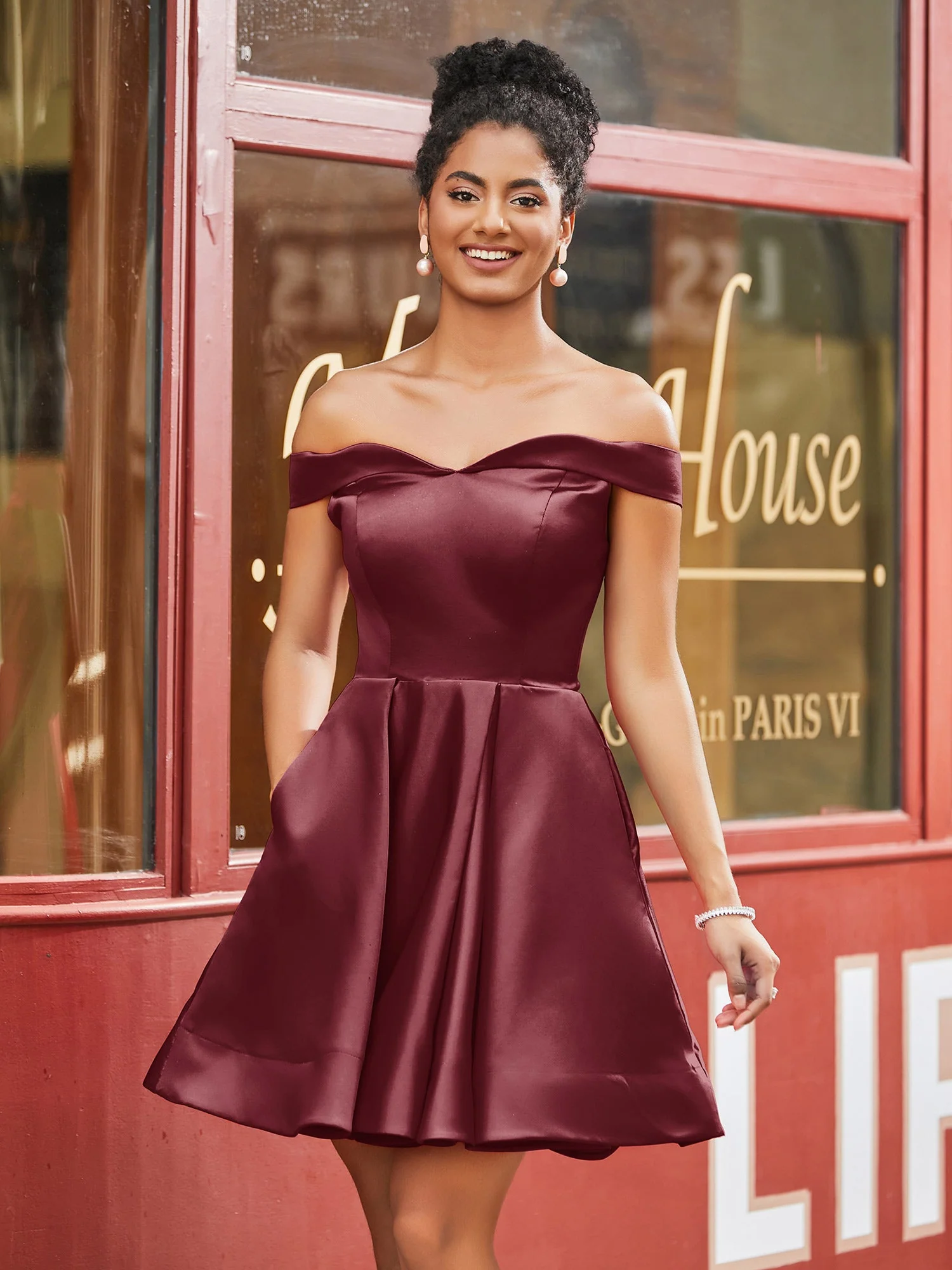 Schulterfreies Satin Heimkehrkleid mit Taschen Burgunderrot - Image 3