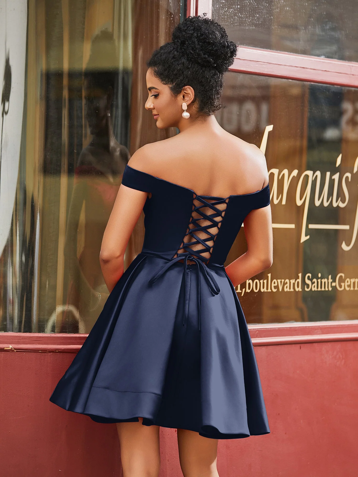 Schulterfreies Satin Heimkehrkleid mit Taschen Dunkelmarine - Image 2