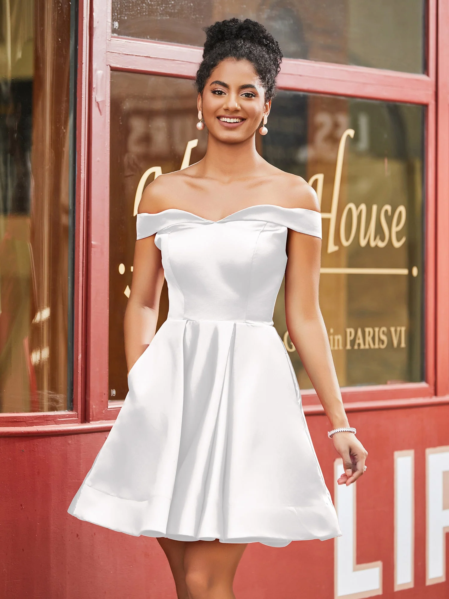 Schulterfreies Satin Heimkehrkleid mit Taschen Elfenbein - Image 3