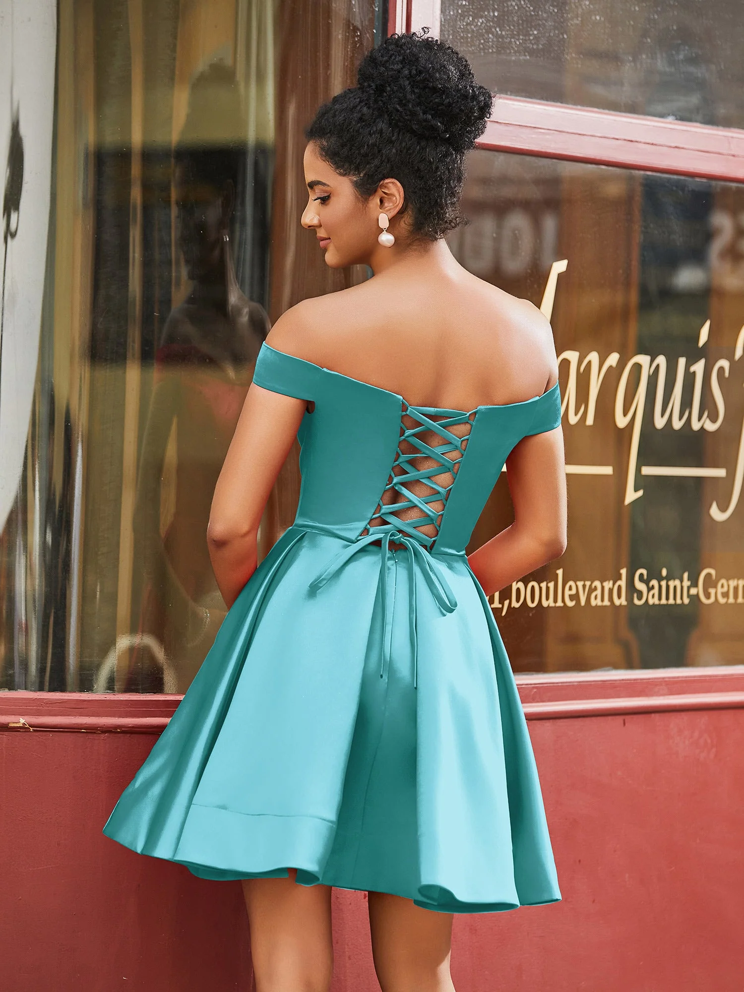 Schulterfreies Satin Heimkehrkleid mit Taschen Jade - Image 2
