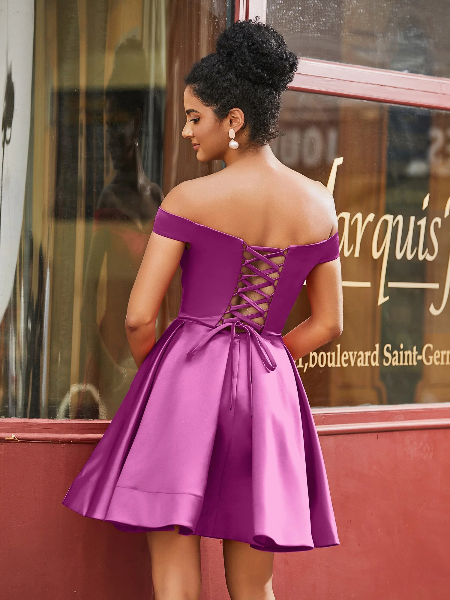 Schulterfreies Satin Heimkehrkleid mit Taschen Orchidee - Image 2