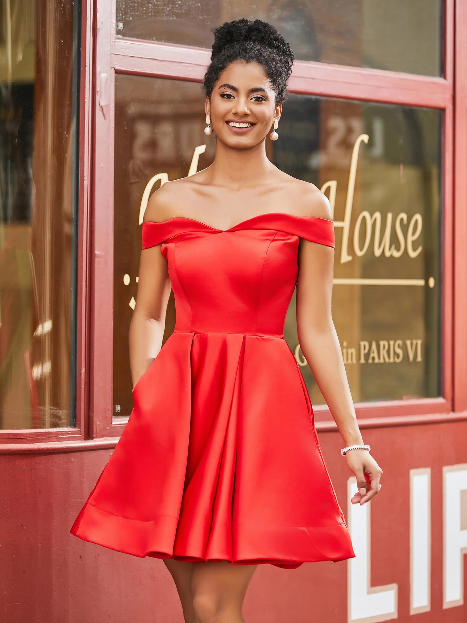 Schulterfreies Satin Heimkehrkleid mit Taschen Rot - Image 3