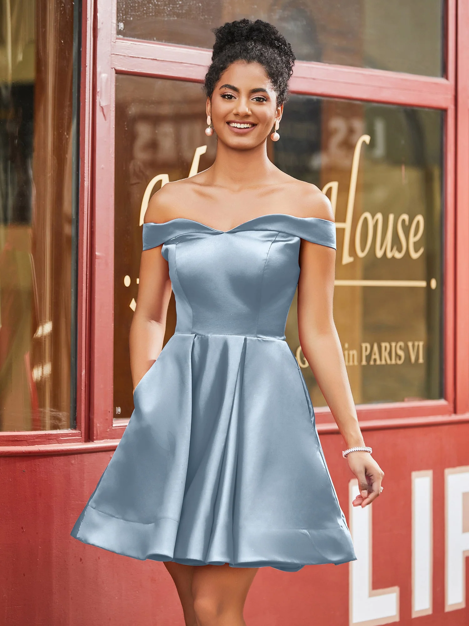 Schulterfreies Satin Heimkehrkleid mit Taschen Staubiges Blau - Image 3