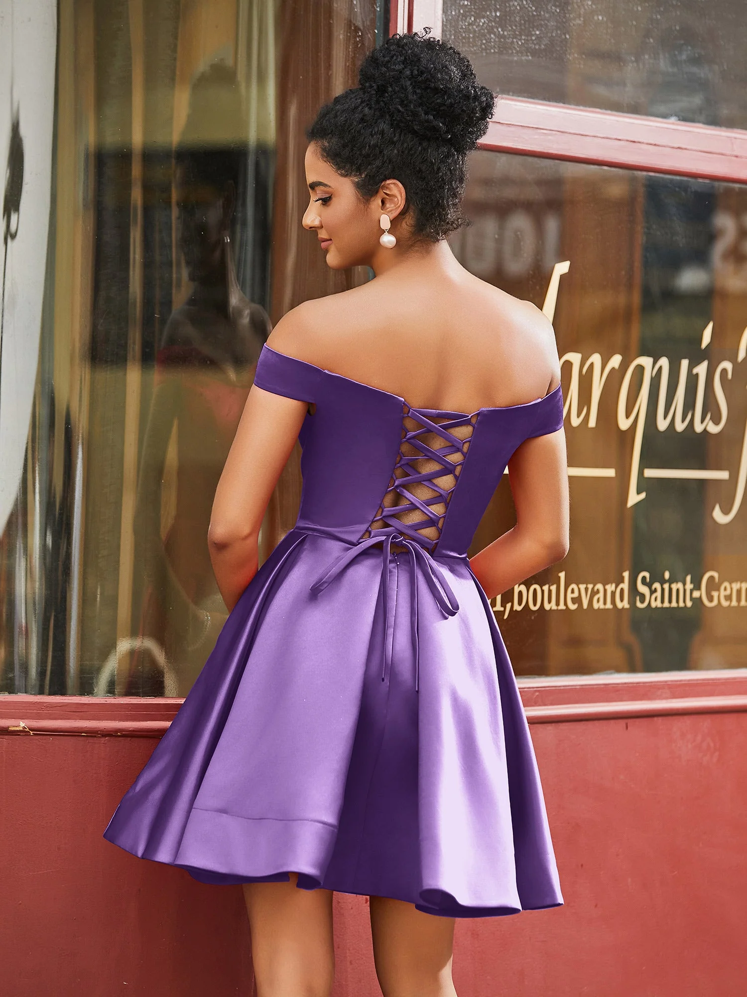 Schulterfreies Satin Heimkehrkleid mit Taschen Tahiti - Image 2