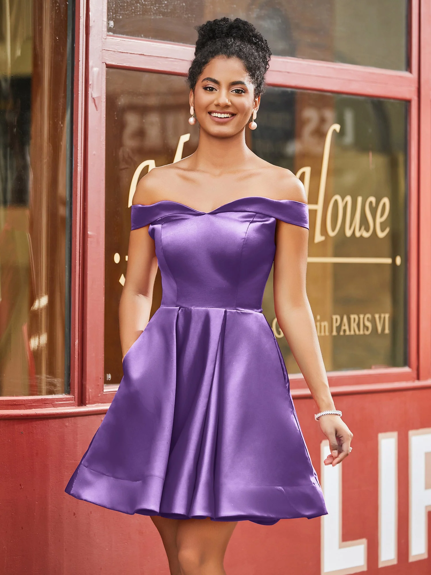 Schulterfreies Satin Heimkehrkleid mit Taschen Tahiti - Image 3