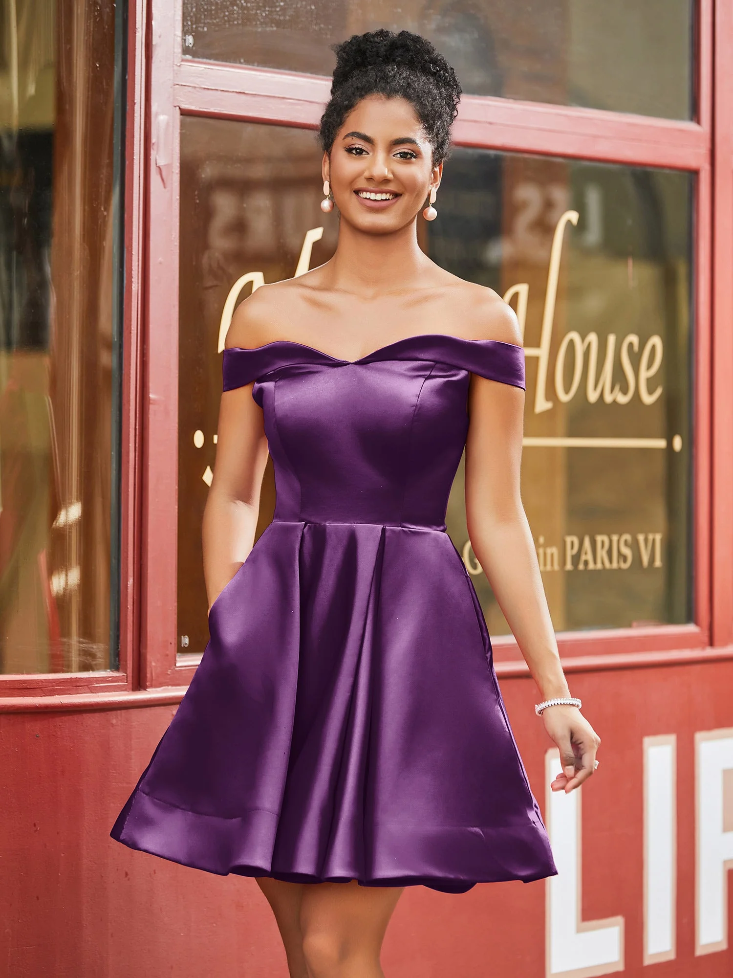 Schulterfreies Satin Heimkehrkleid mit Taschen Traube - Image 3