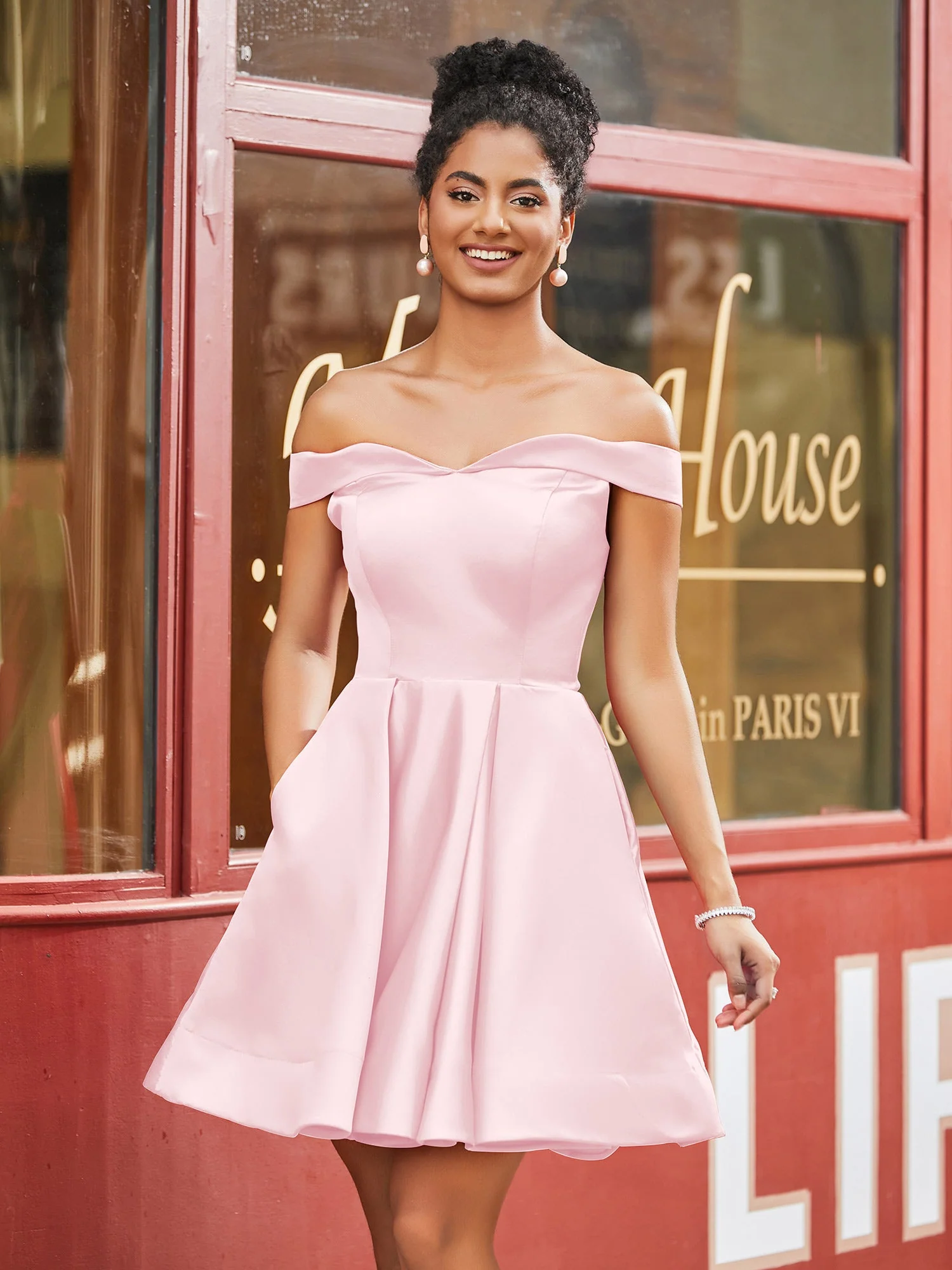 Schulterfreies Satin Heimkehrkleid mit Taschen Zartrosa - Image 3