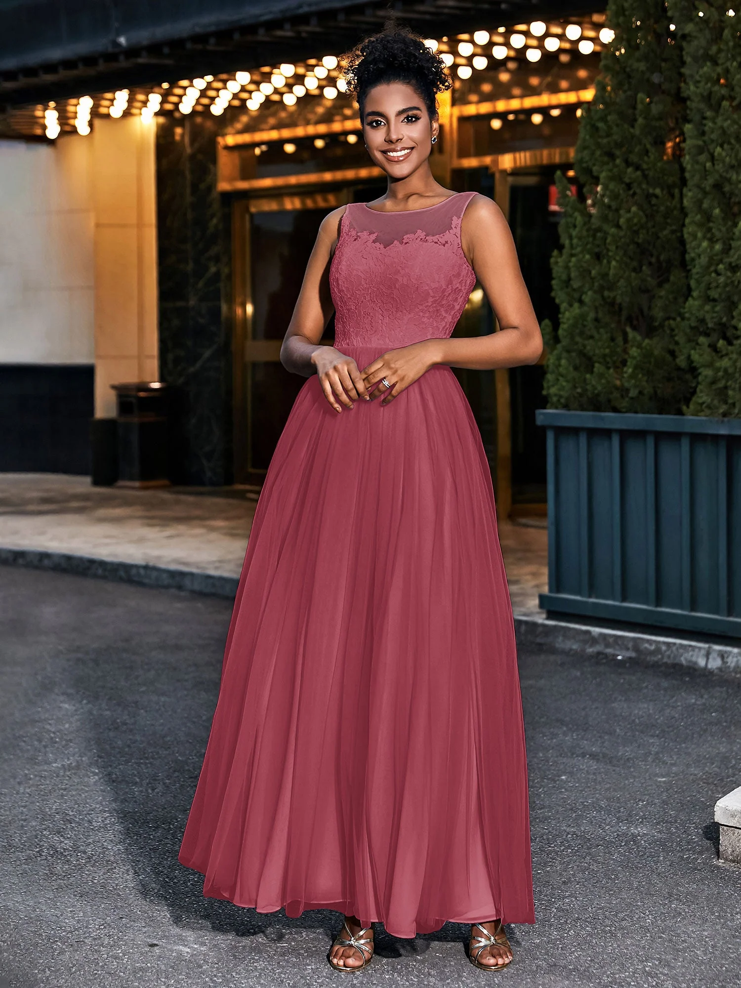 Spitze und Tüll Langes Kleid mit Illusion Ausschnitt Zimtrose