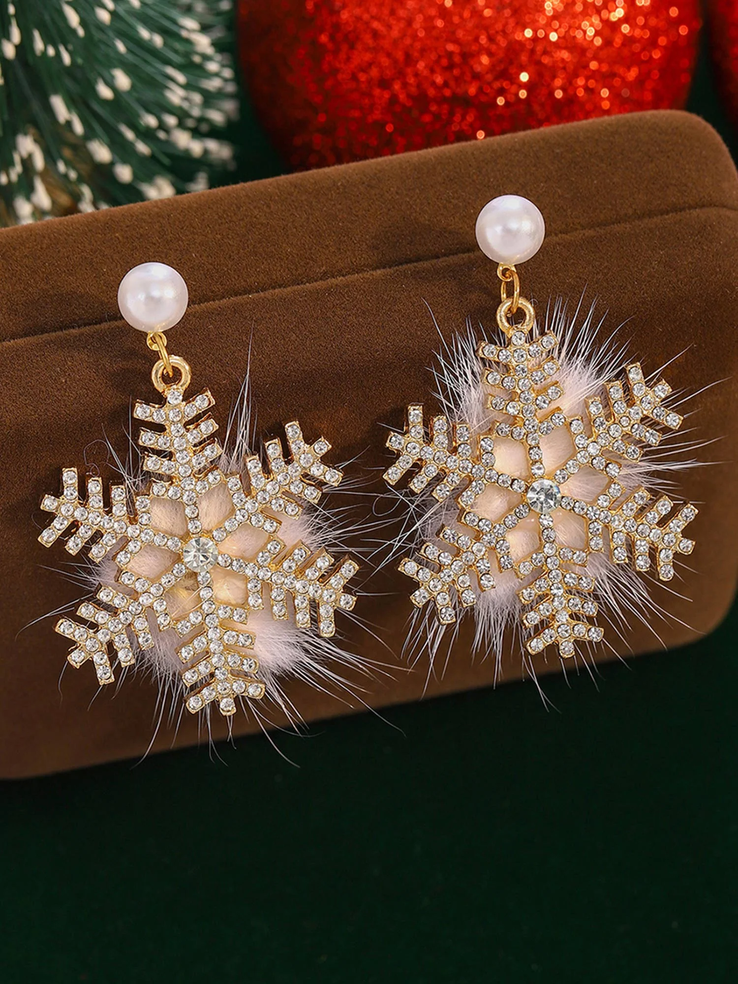 Weihnachts Plüsch Schneeflocken Diamant Perlen Ohrringe - Image 3